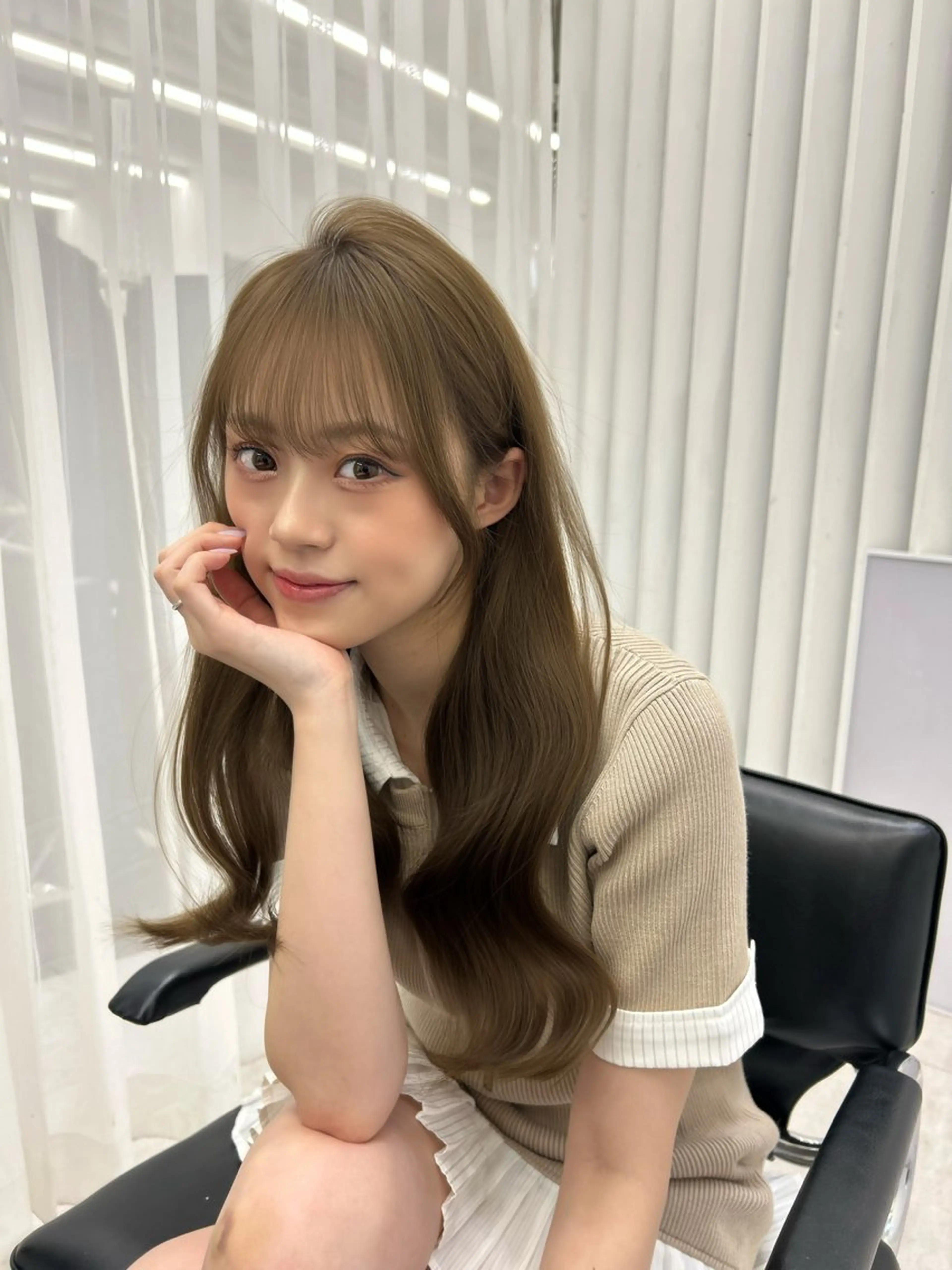 セミロング 韓国ヘア🇰🇷／ 艶カラー鈴木萌愛🩶のヘアスタイル