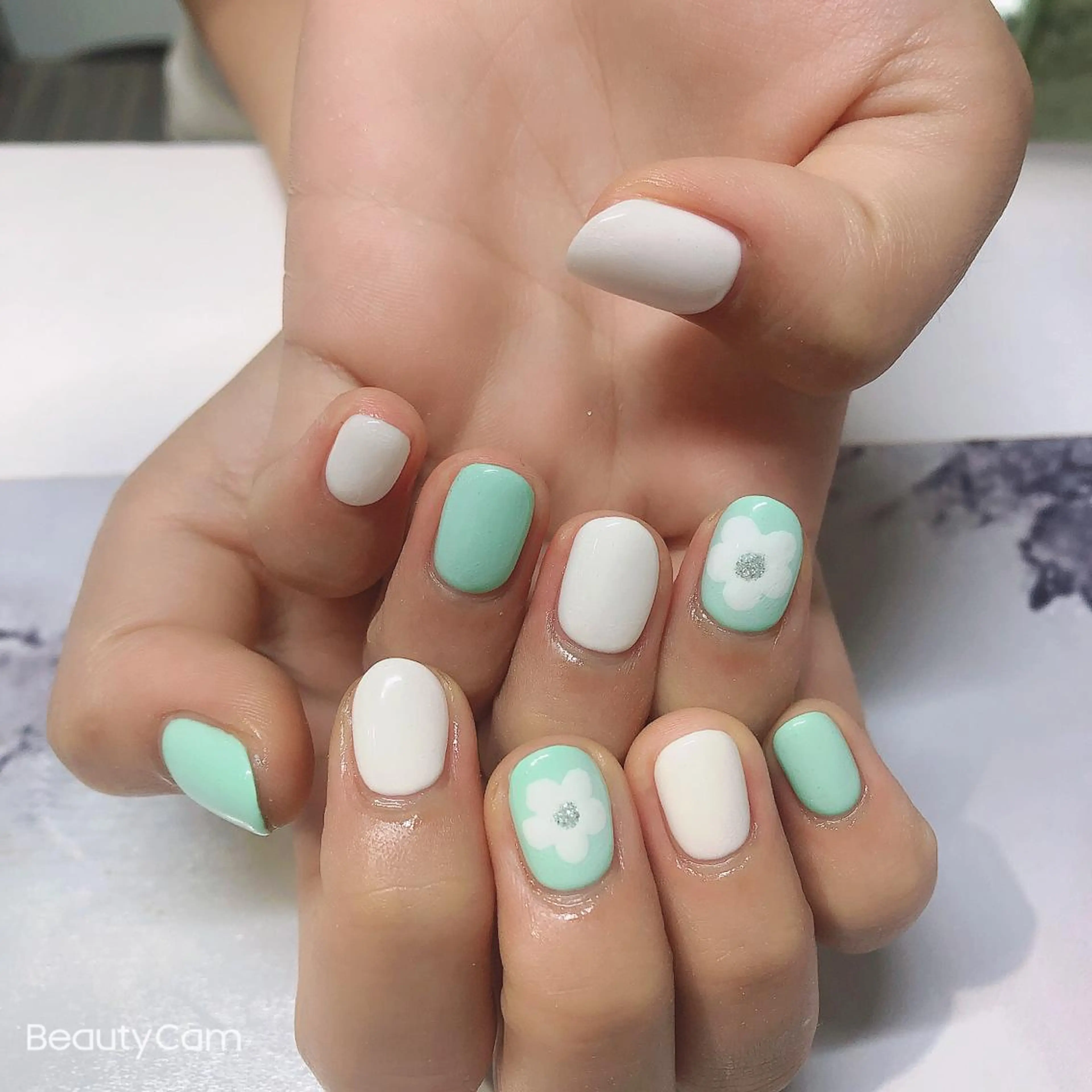 ネイル ガレンドウ 白澤 愛子のネイルデザイン