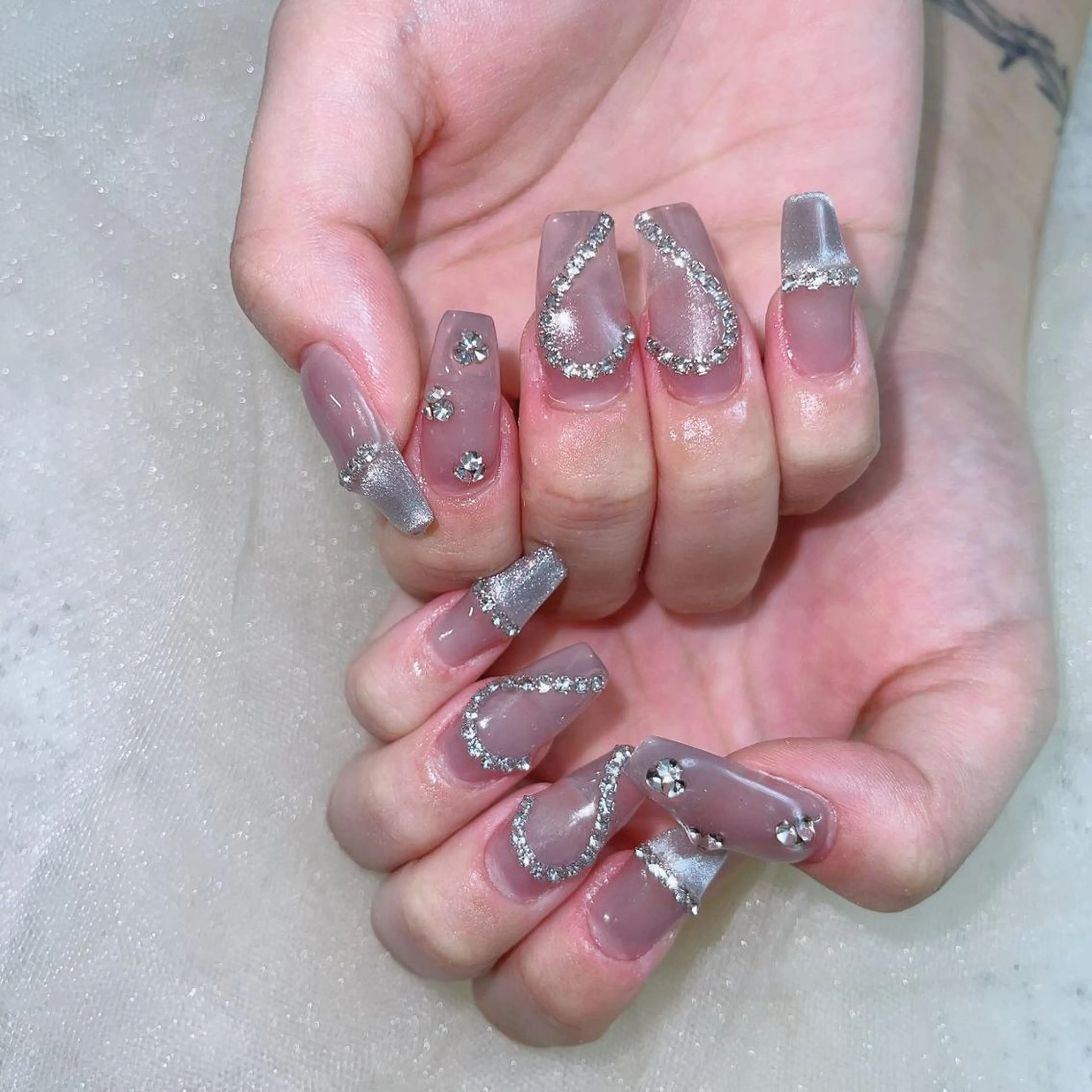 ネイル アートネイル 長さ出し ネイルチップ Queens ciciのネイルデザイン