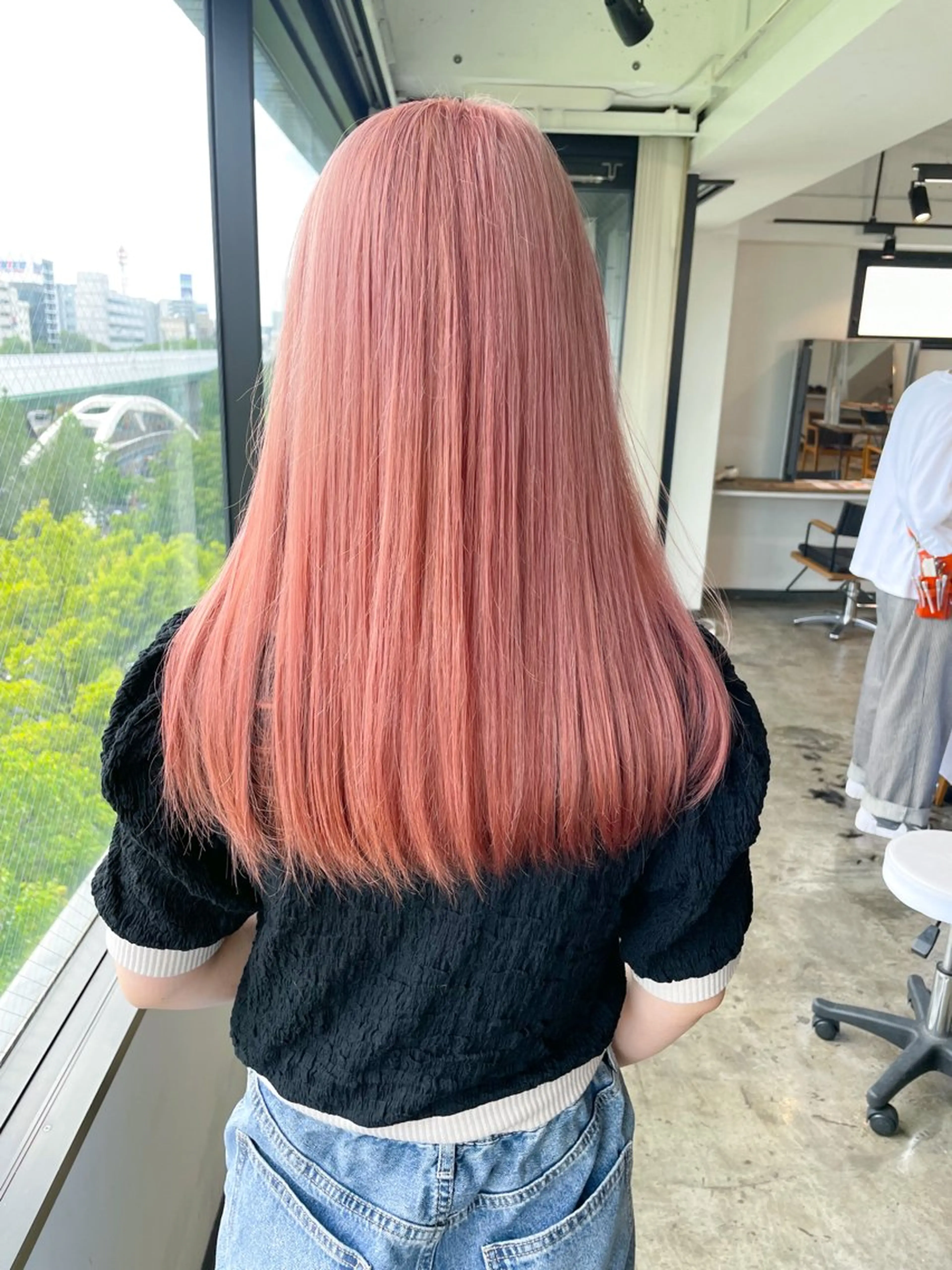 ミディアム カラー ベージュカラー ピンクカラー ピンクベージュ ホワイトピンク ホワイトピンクベージュ ヘアカラー トリートメント ハイトーン/レイヤー /ケアブリーチ石川治のヘアスタイル