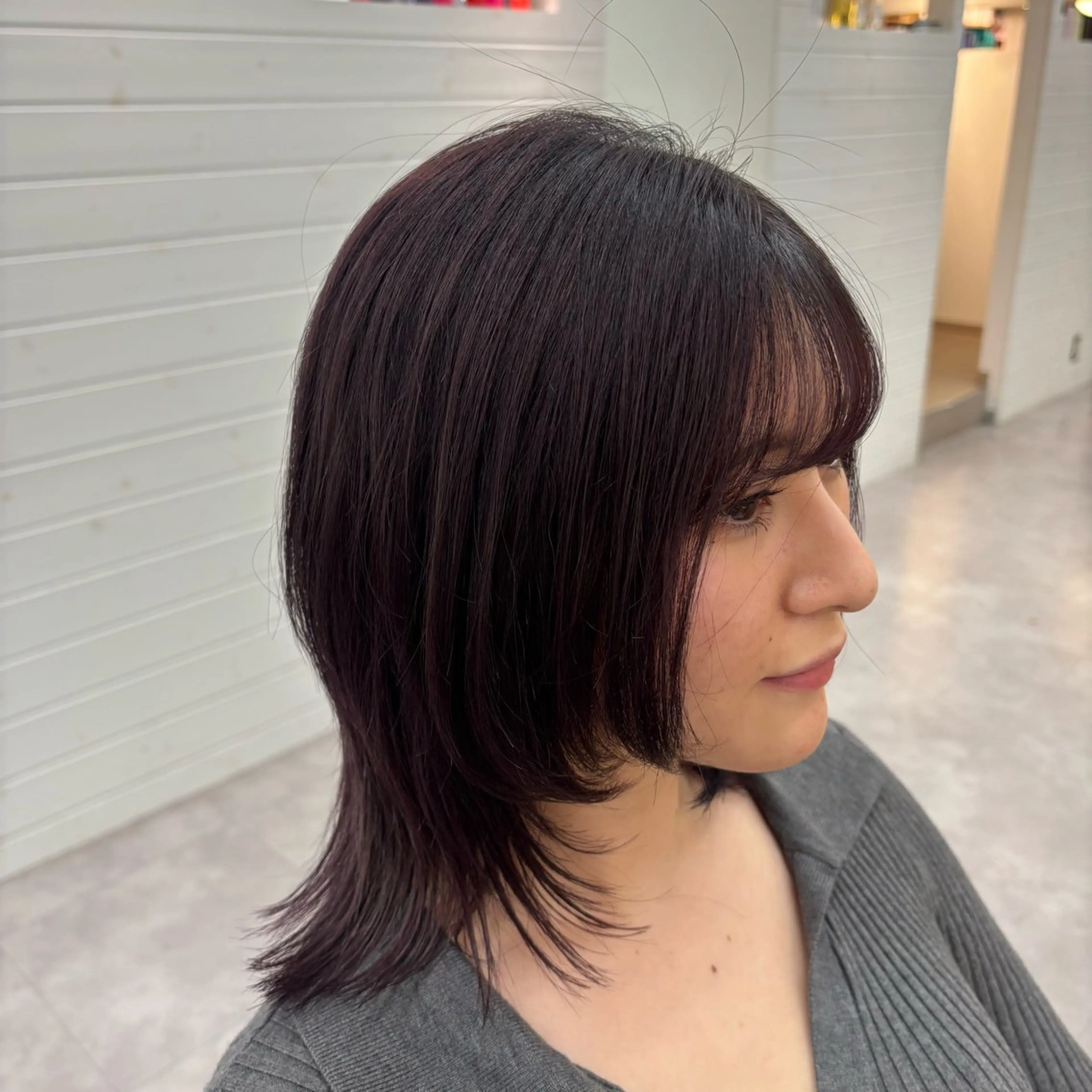 セミロング 岩本 遥加のヘアスタイル