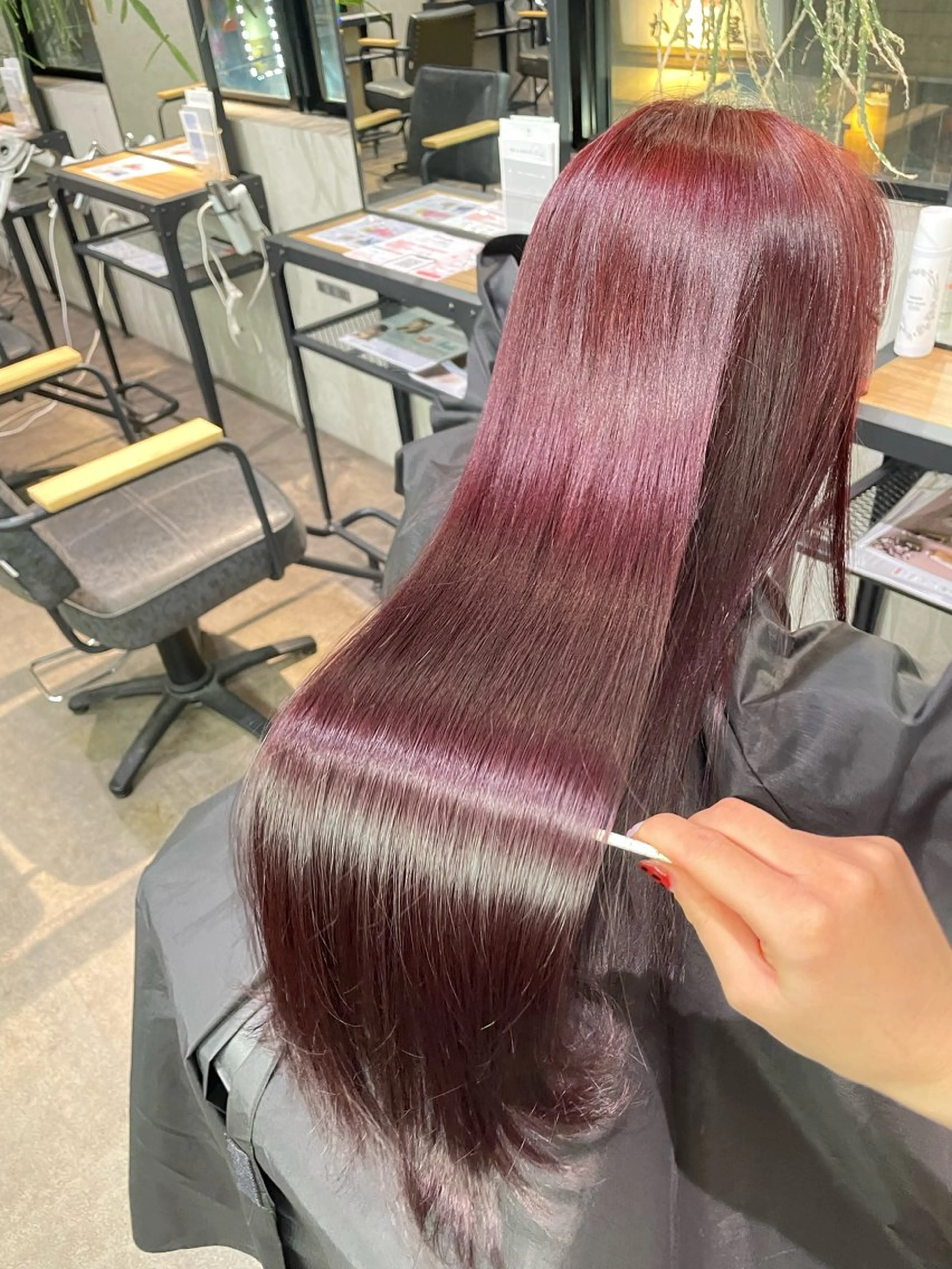 ロング カラー ブリーチ ボルドーカラー ブリーチなしカラー ヘアカラー ナチュラル透明感🌱 小山美樹子のヘアスタイル