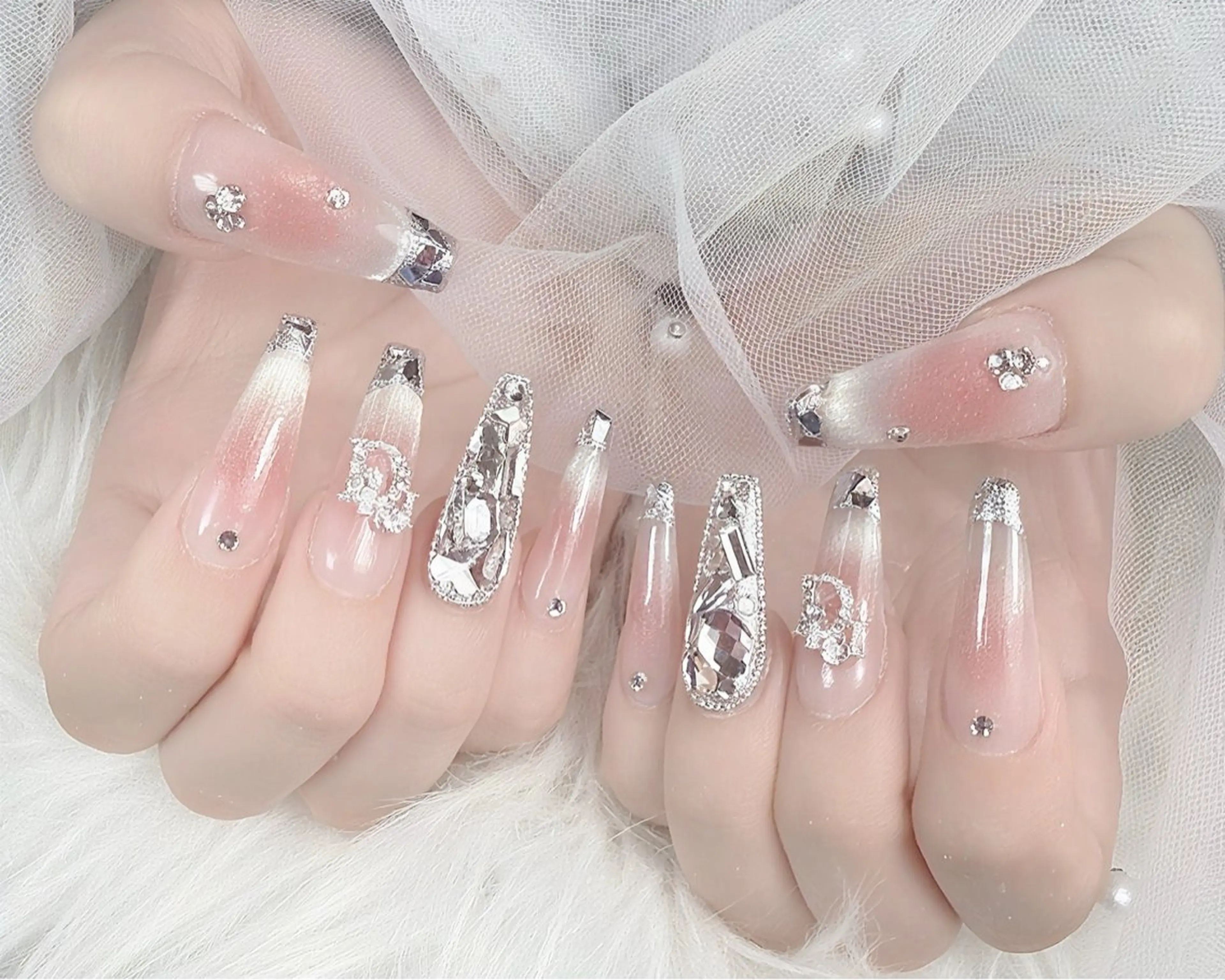 ネイル フレンチネイル ガラスフレンチ マグネットネイル 春ネイル ワンホンネイル ハンドネイル ハンドケア Gote Kawa nail salonのネイルデザイン