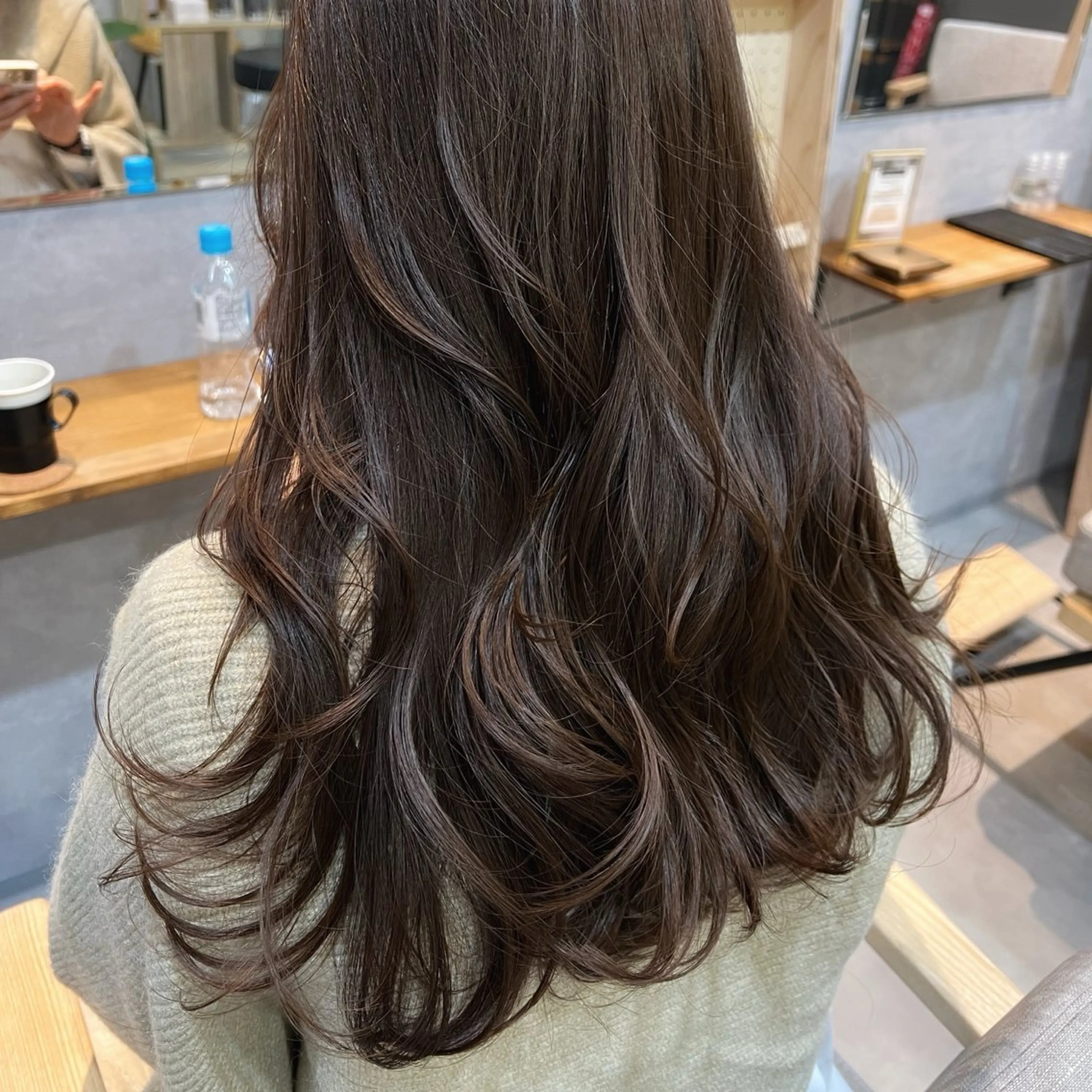 ロング カラー アッシュ ベージュカラー ケアカラー グレージュ くびれヘア 中村 ひなたのヘアスタイル