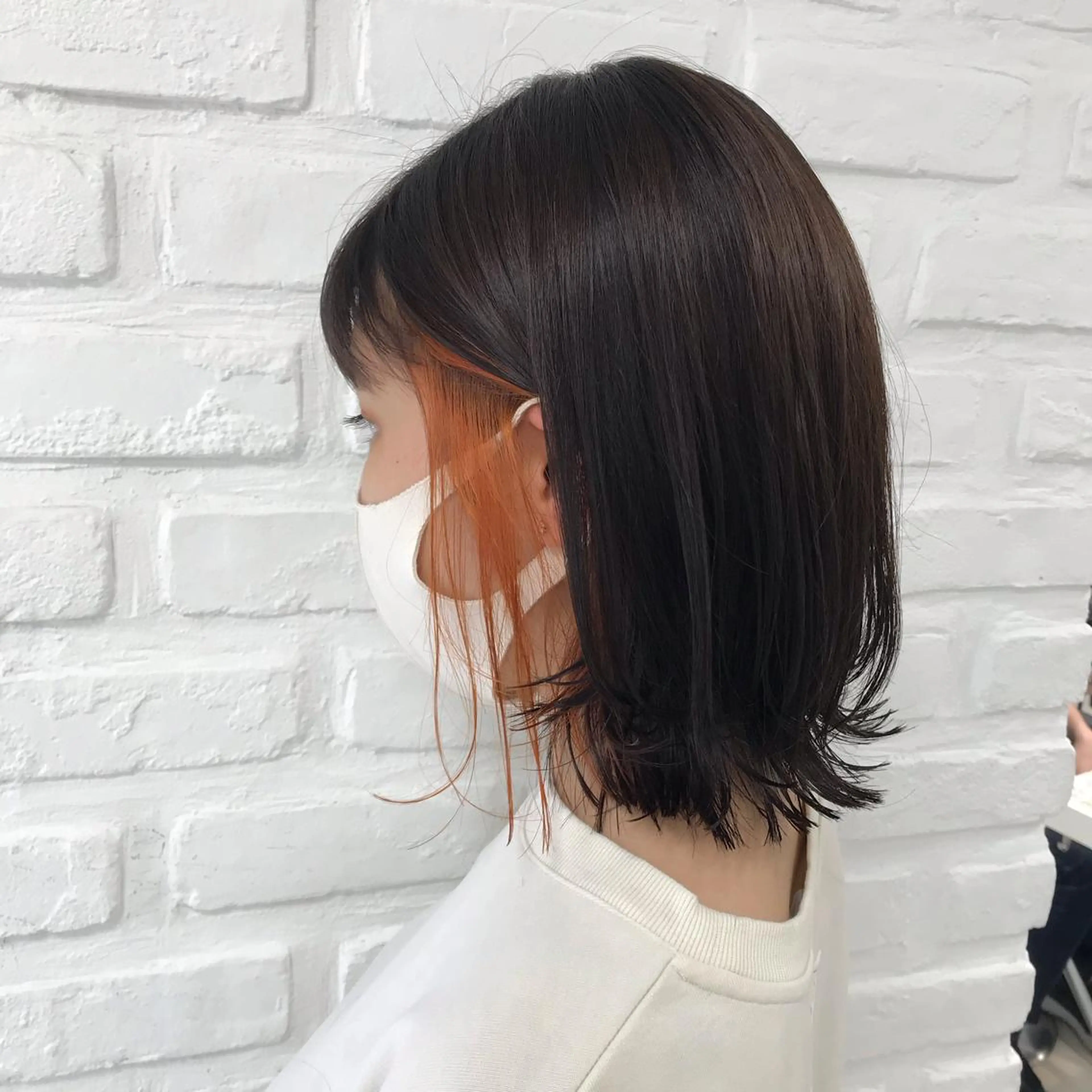 ミディアム カラー イヤリングカラー オレンジ 外ハネヘア ヘアカラー トリートメント 【暖色カラー特化】 中山由梨のヘアスタイル