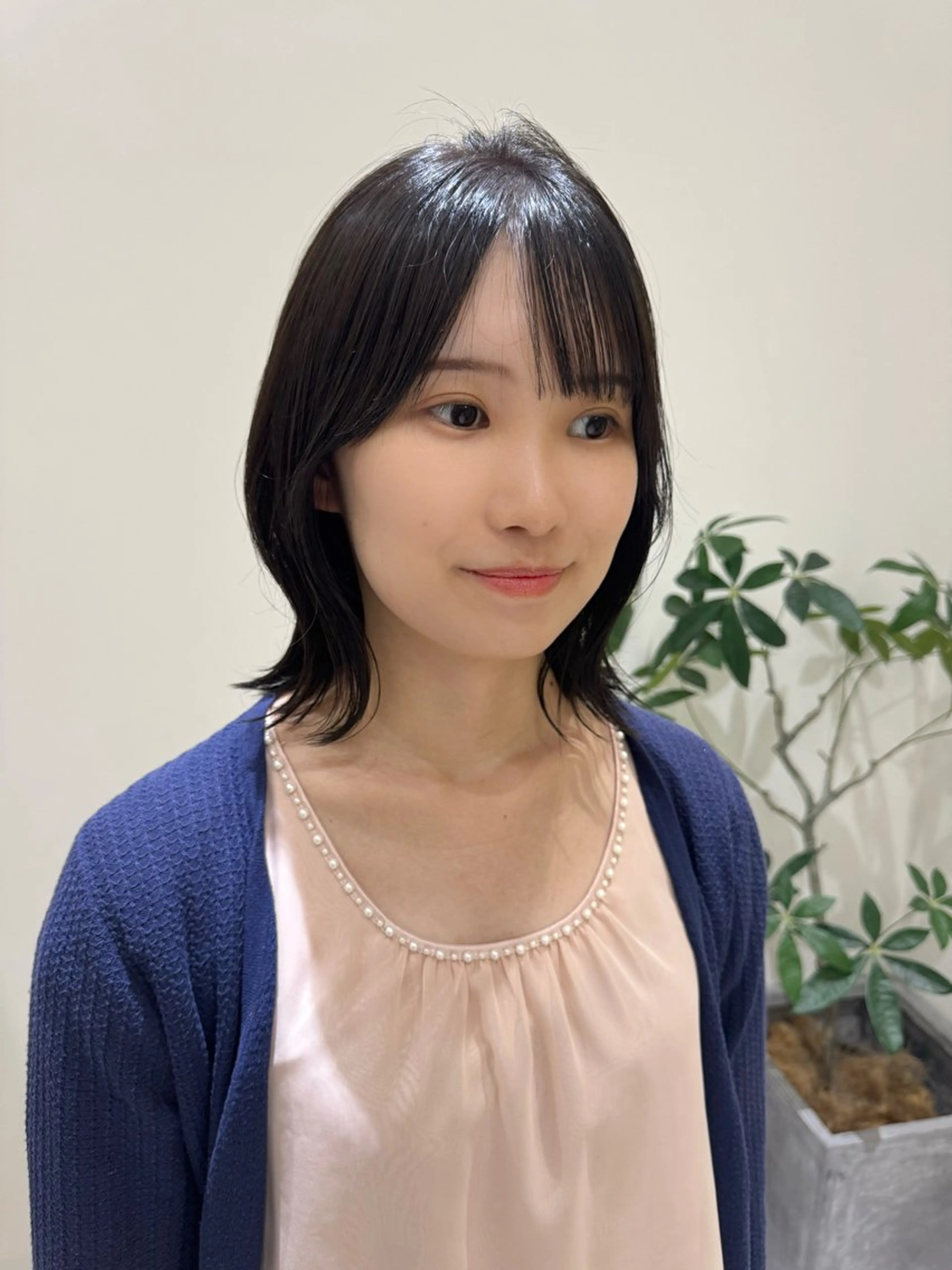 ミディアム カラー グレージュ ボブ 外ハネヘア カット ヘアカラー トリートメント 透明感カラー ボブ ミディアム 齊木勇人のヘアスタイル