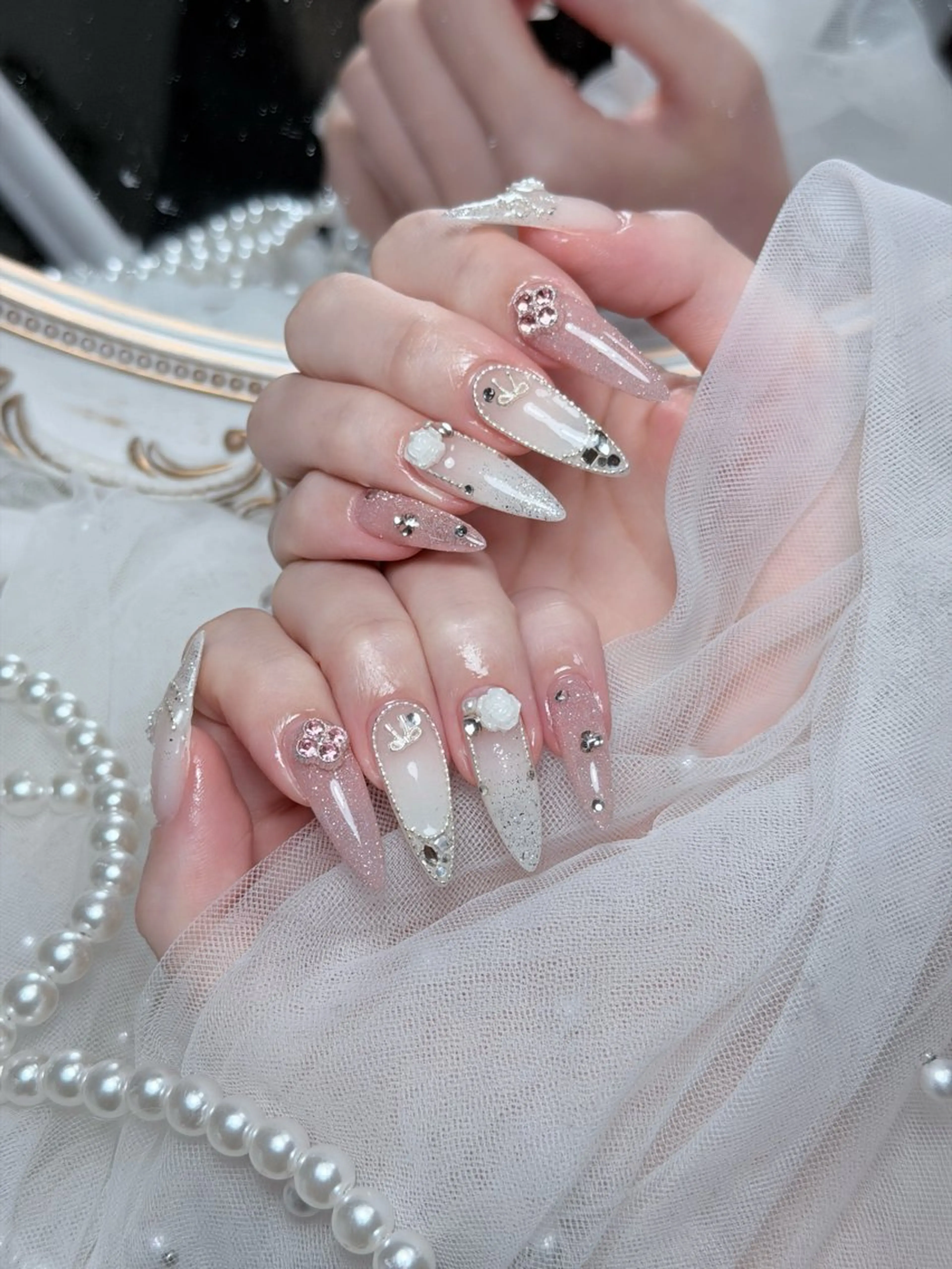 ネイル チークネイル ドット フレンチネイル グラデーション ハート ハンドネイル Julli NailStudioのネイルデザイン