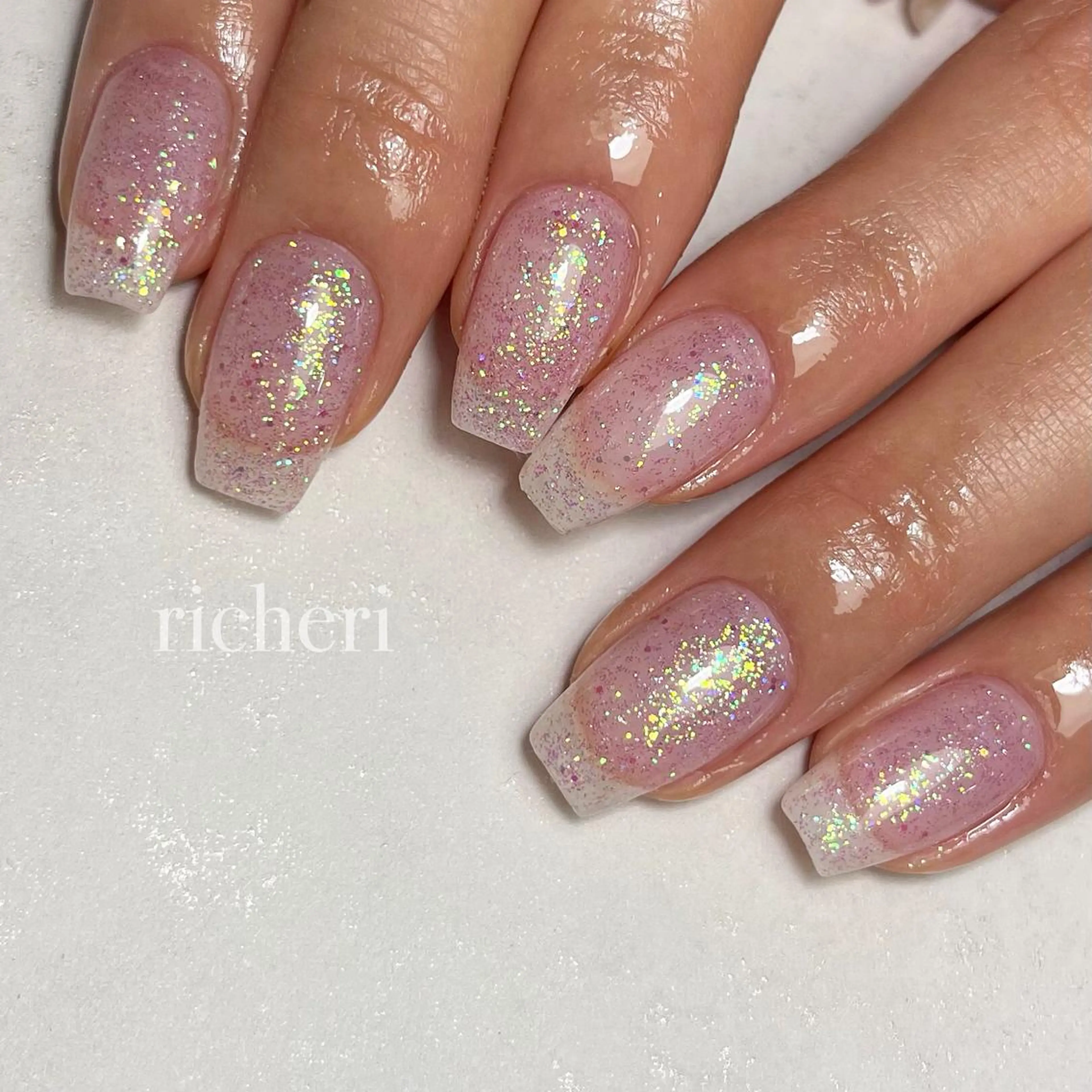 ミディアム ネイル ハンドネイル richeri beautyのエステ・リラクイメージ