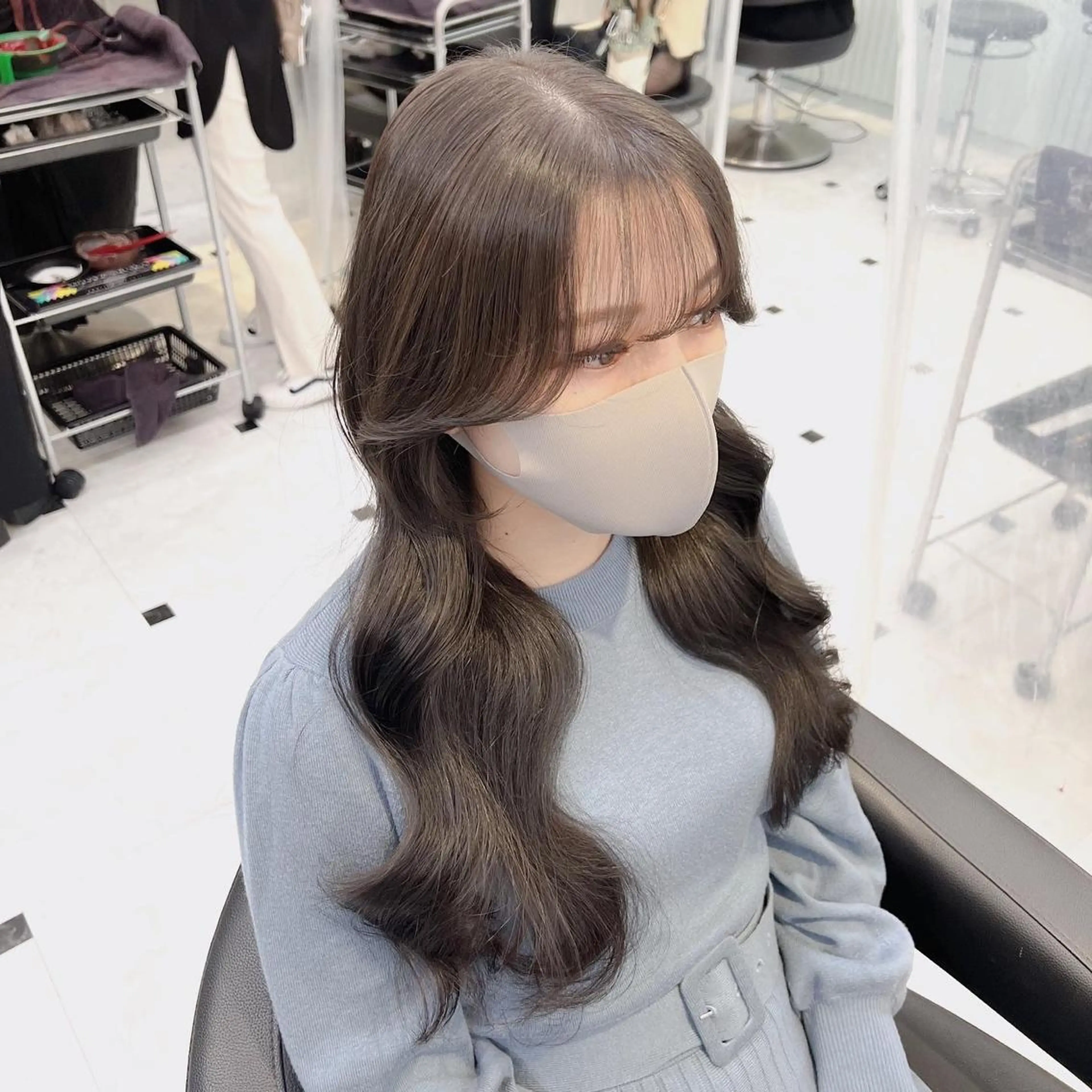 セミロング カラー ヘアアレンジ グレージュ ヨシンモリ おくれ毛 ARiA by ECLART所属・💖韓国ヘアの匠 💖TAKUMI💖のヘアスタイル