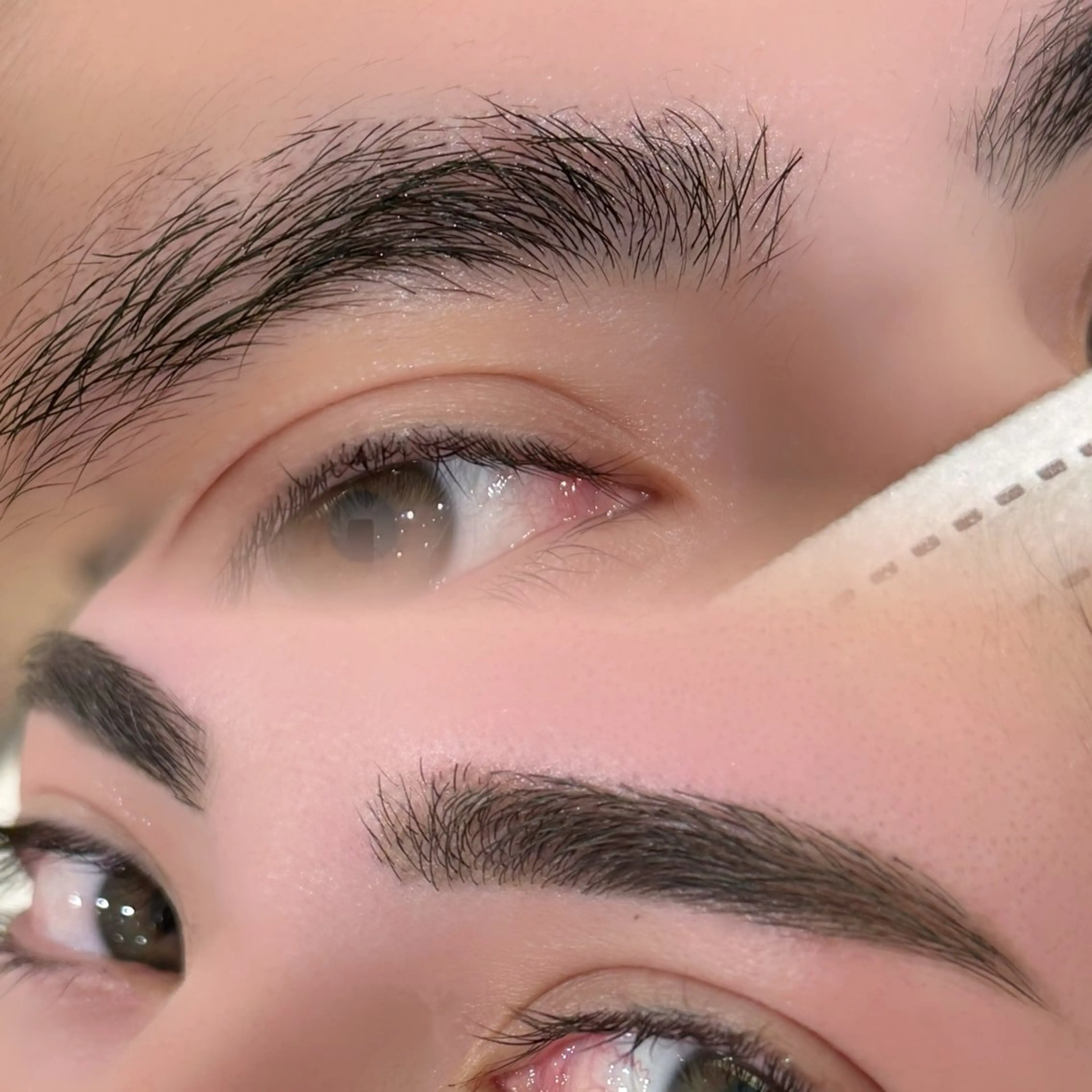 アイブロウ 1月31日退社 深澤もものマツエク・マツパデザイン