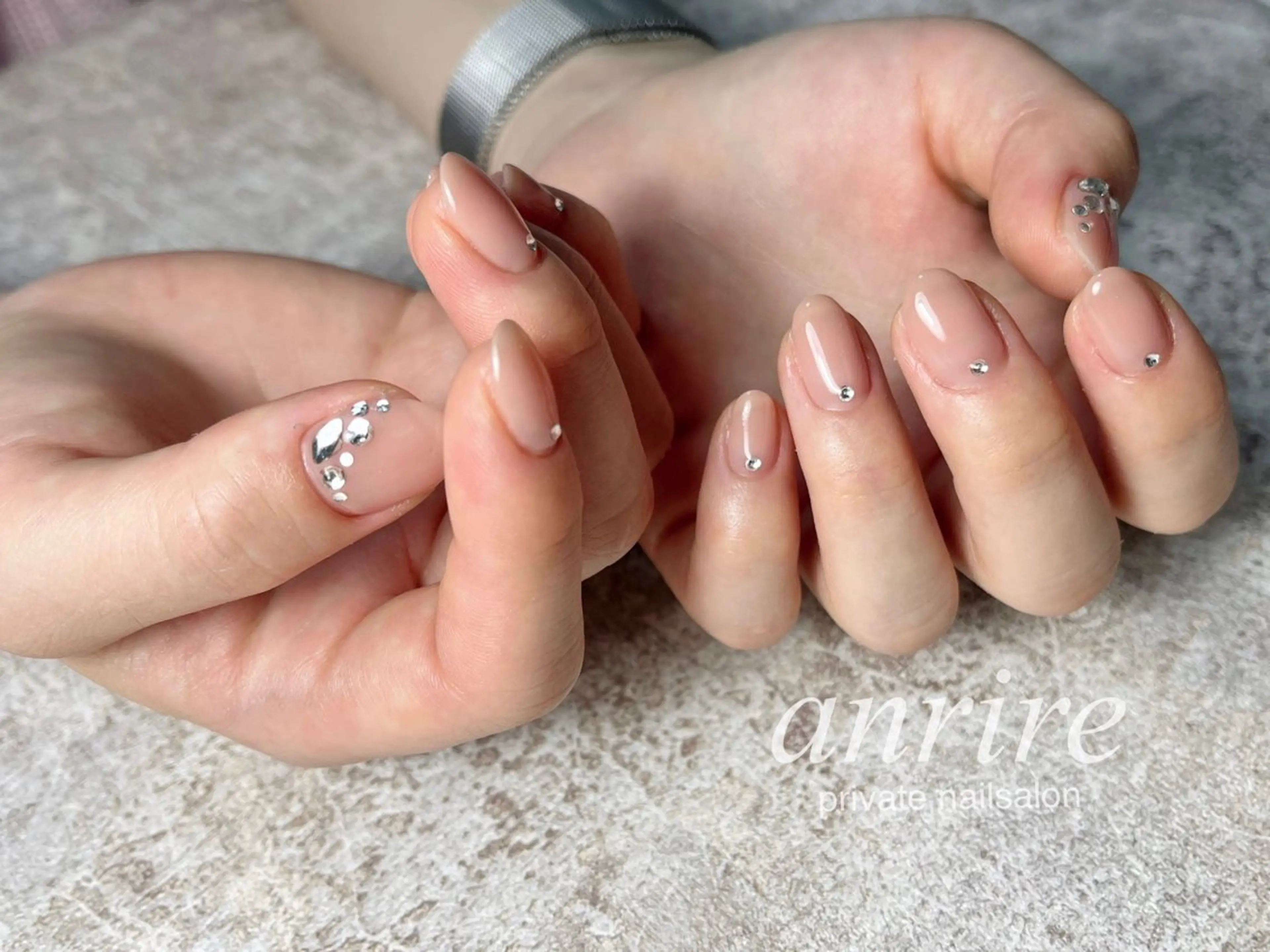 ネイル キラキラネイル ピンク ピンクベージュ ハンドネイル nailsalon anrireのネイルデザイン