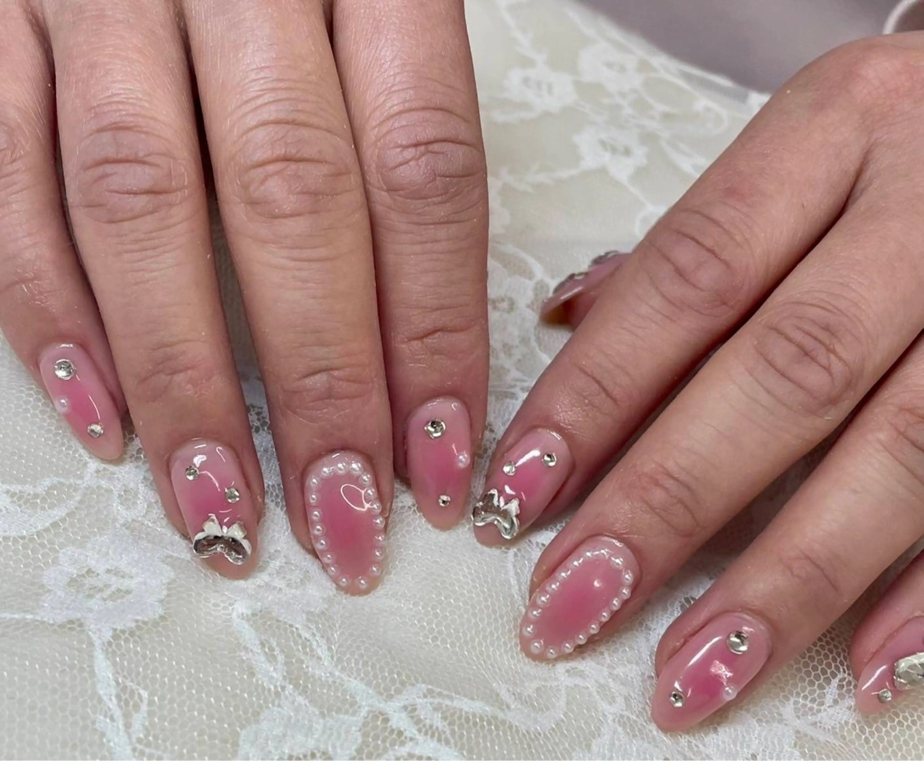 ネイル チークネイル 春ネイル ストーンネイル ワンホンネイル ハンドネイル ハンドケア Epokku ネイルサロンのネイルデザイン