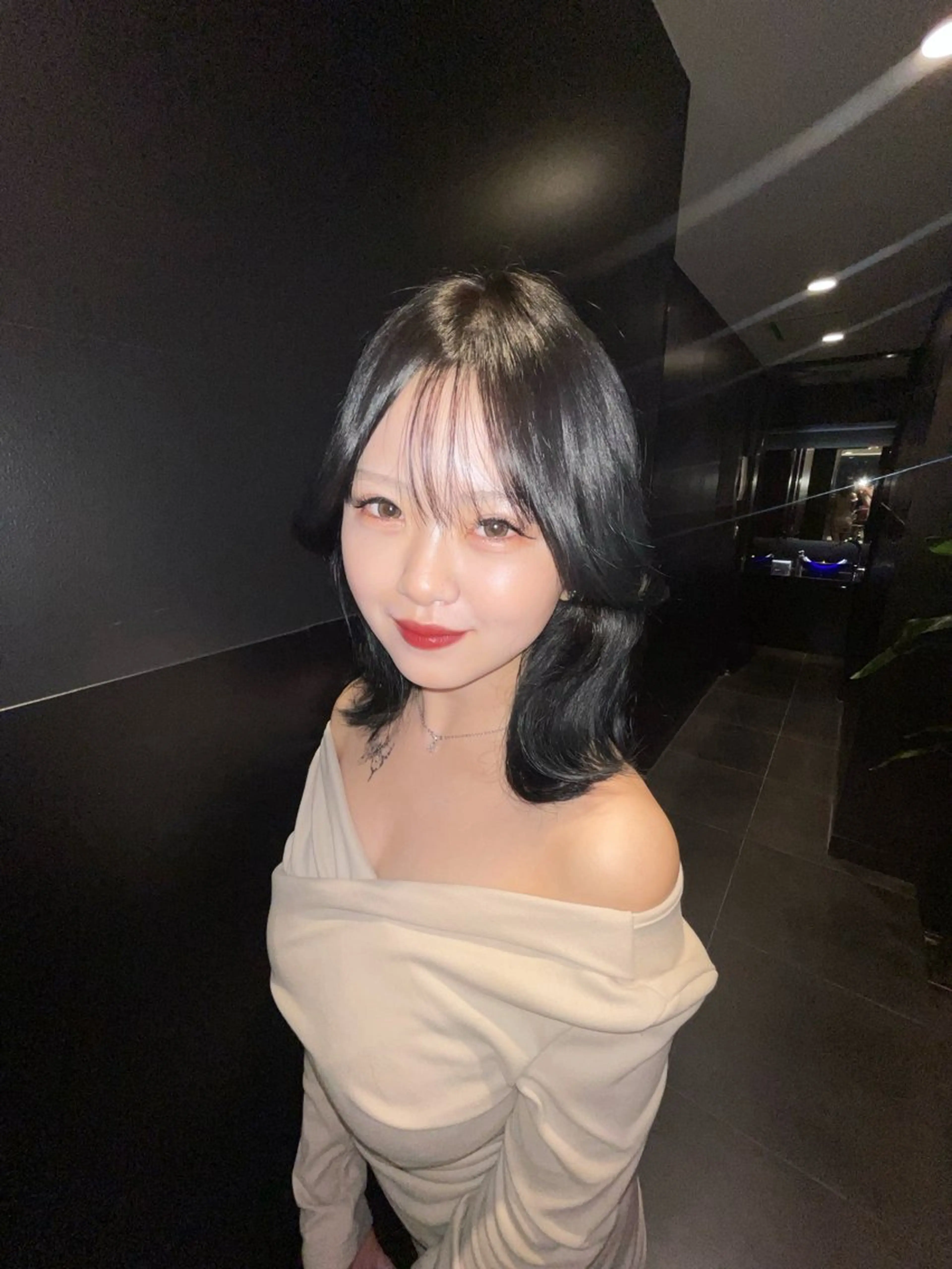 ミディアム カラー ヘアアレンジ 外ハネヘア カット ヘアカラー トリートメント ヘッドスパ 5月予約解放しまし たイルミナ公認荒井のヘアスタイル