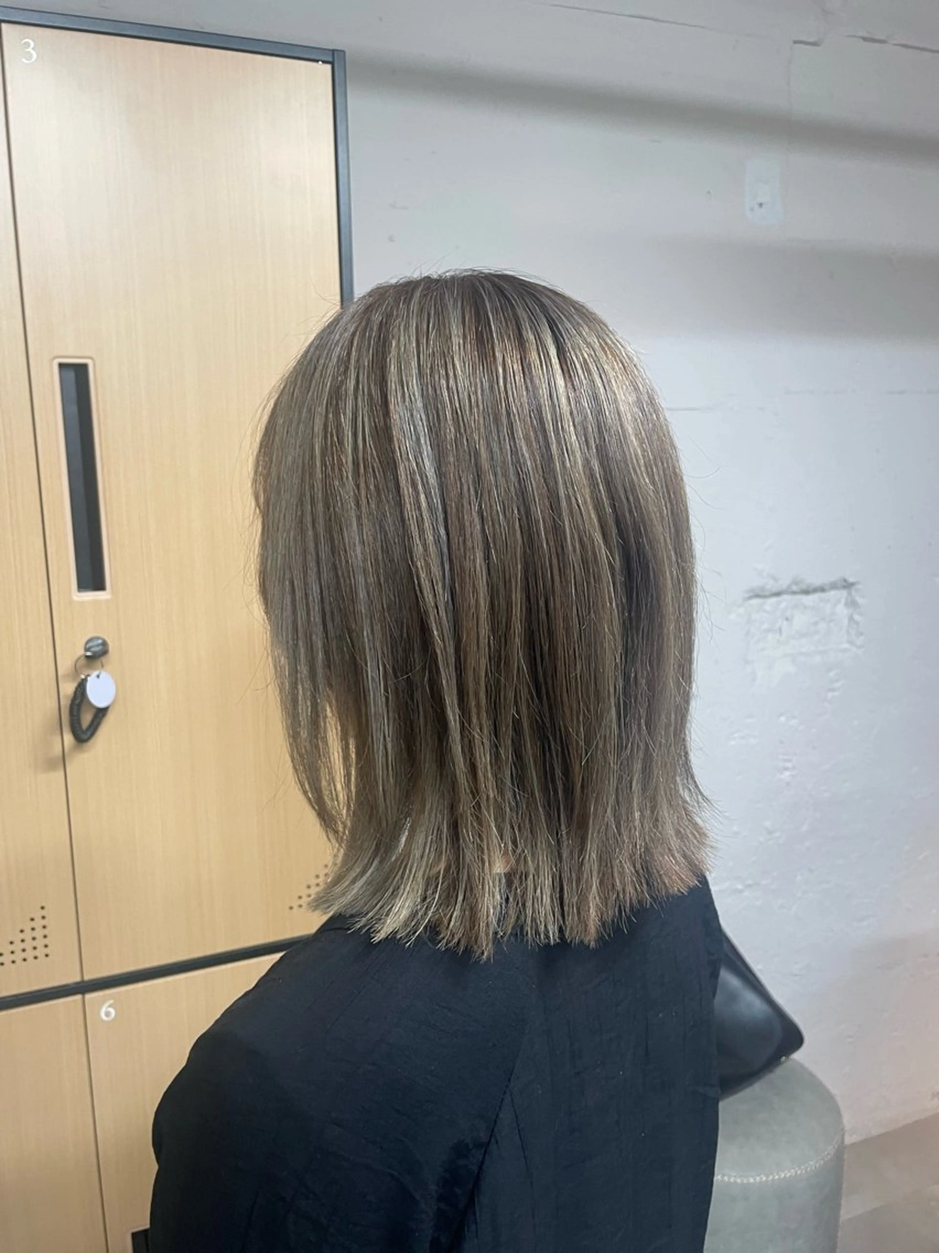 ミディアム カット ヘアカラー tokute 中野真咲🐺のヘアスタイル