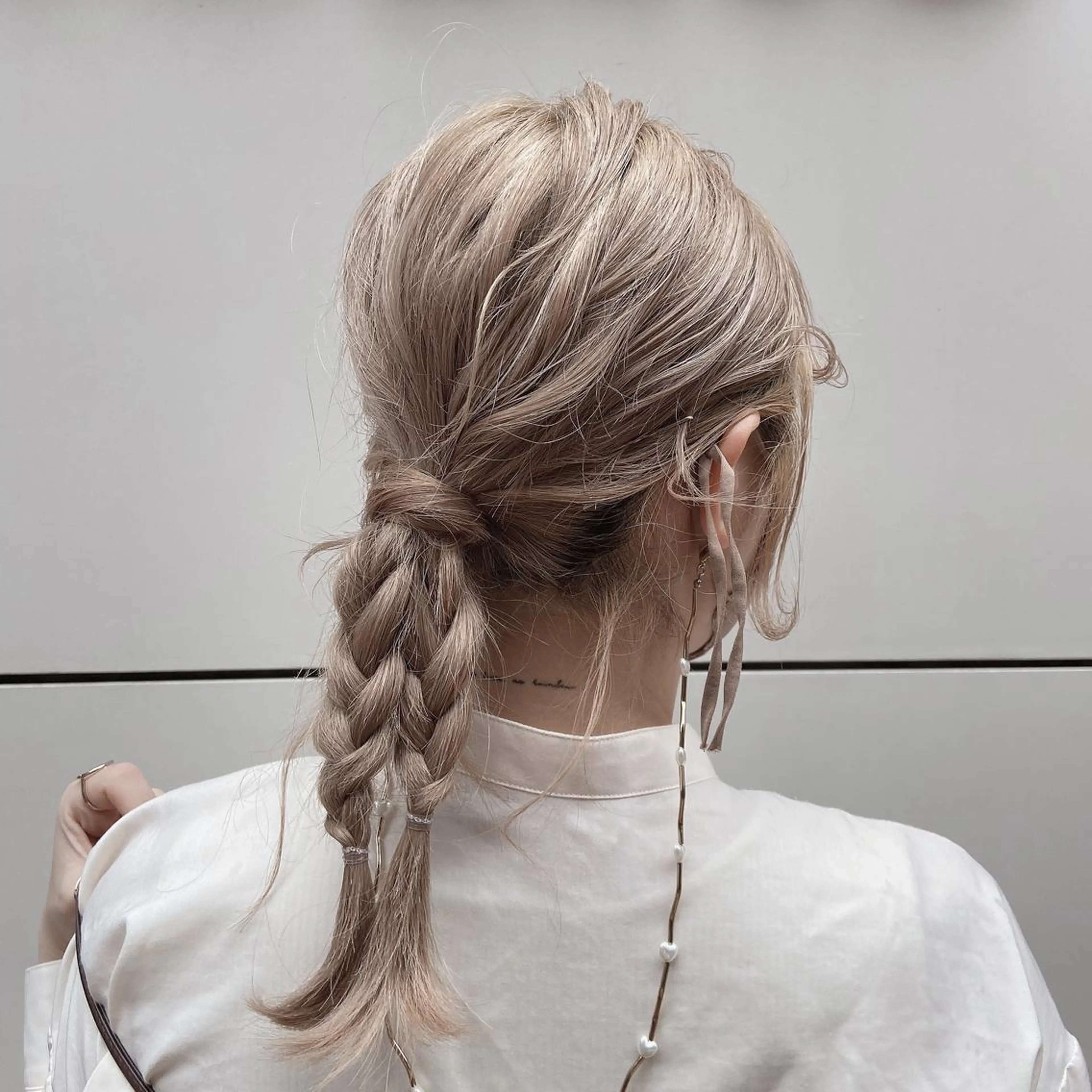 セミロング カラー ヘアアレンジ Mirai 🧸のヘアスタイル