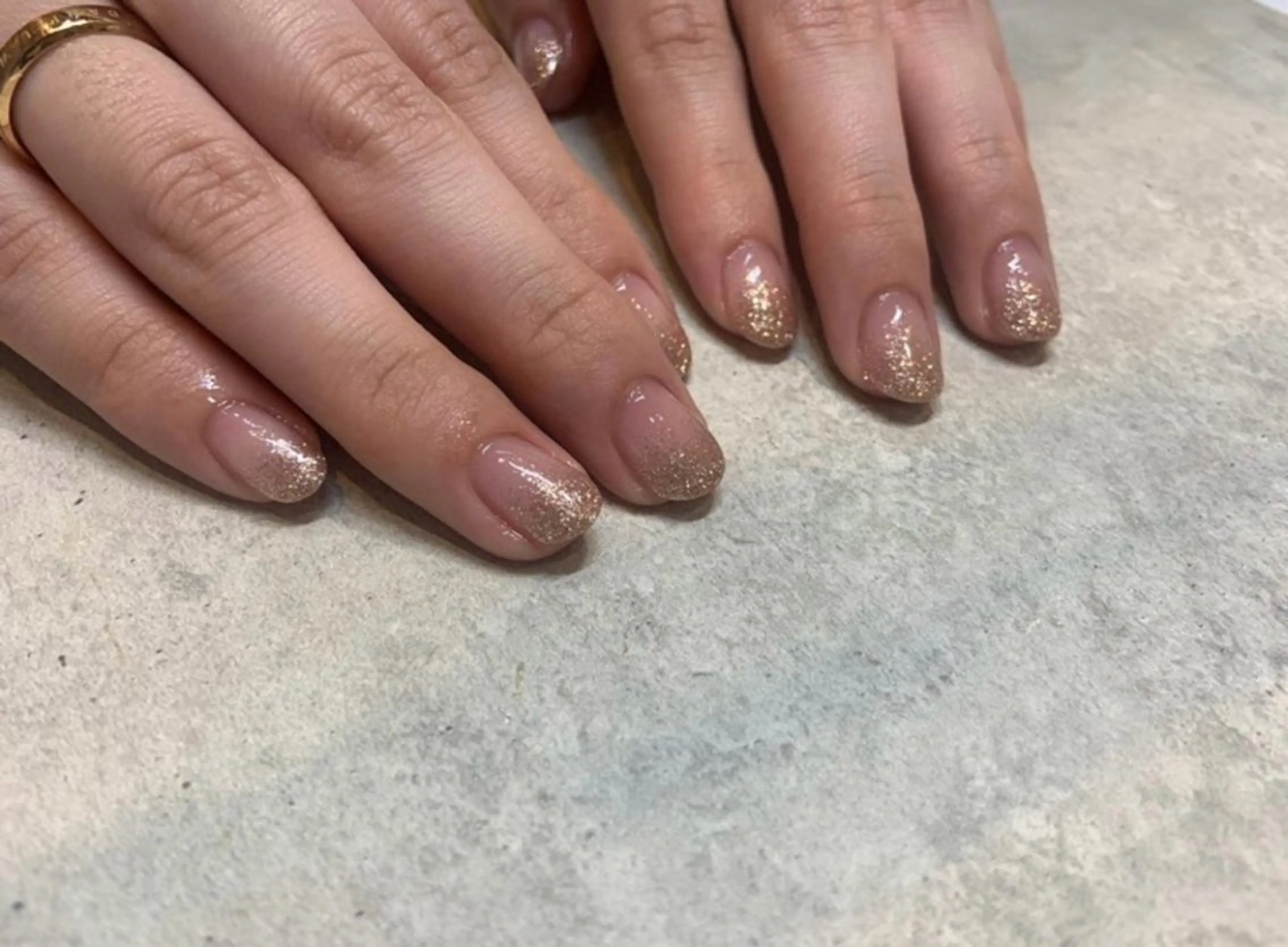 【​〜​4/30】亀裂補強有の方or練習させてくださる方！オフ有オフ無ok💅パラジェル　ラメグラデーション※Jrネイリストの写真