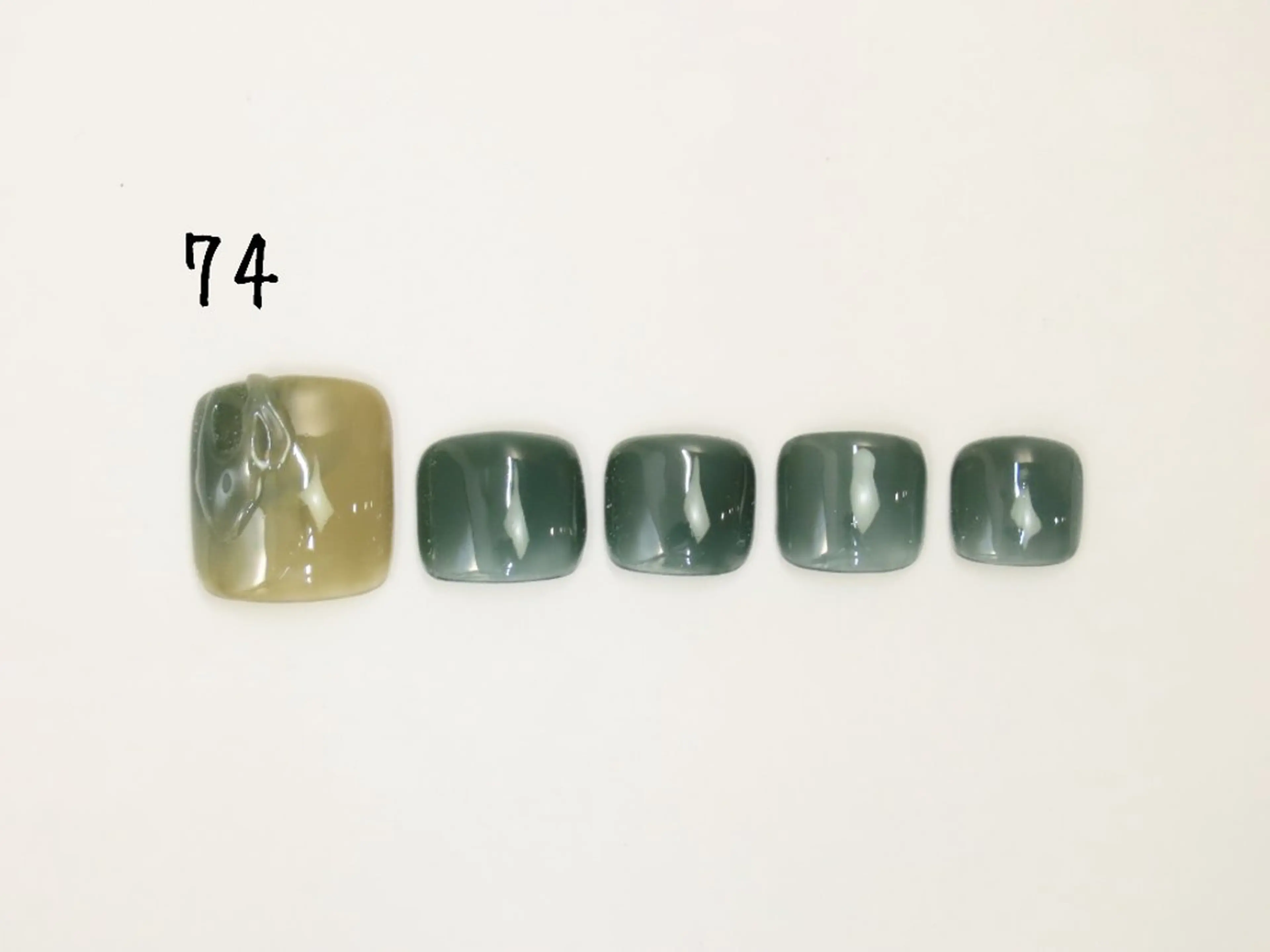 ネイル フットネイル Maum 新潟店のマツエク・マツパデザイン