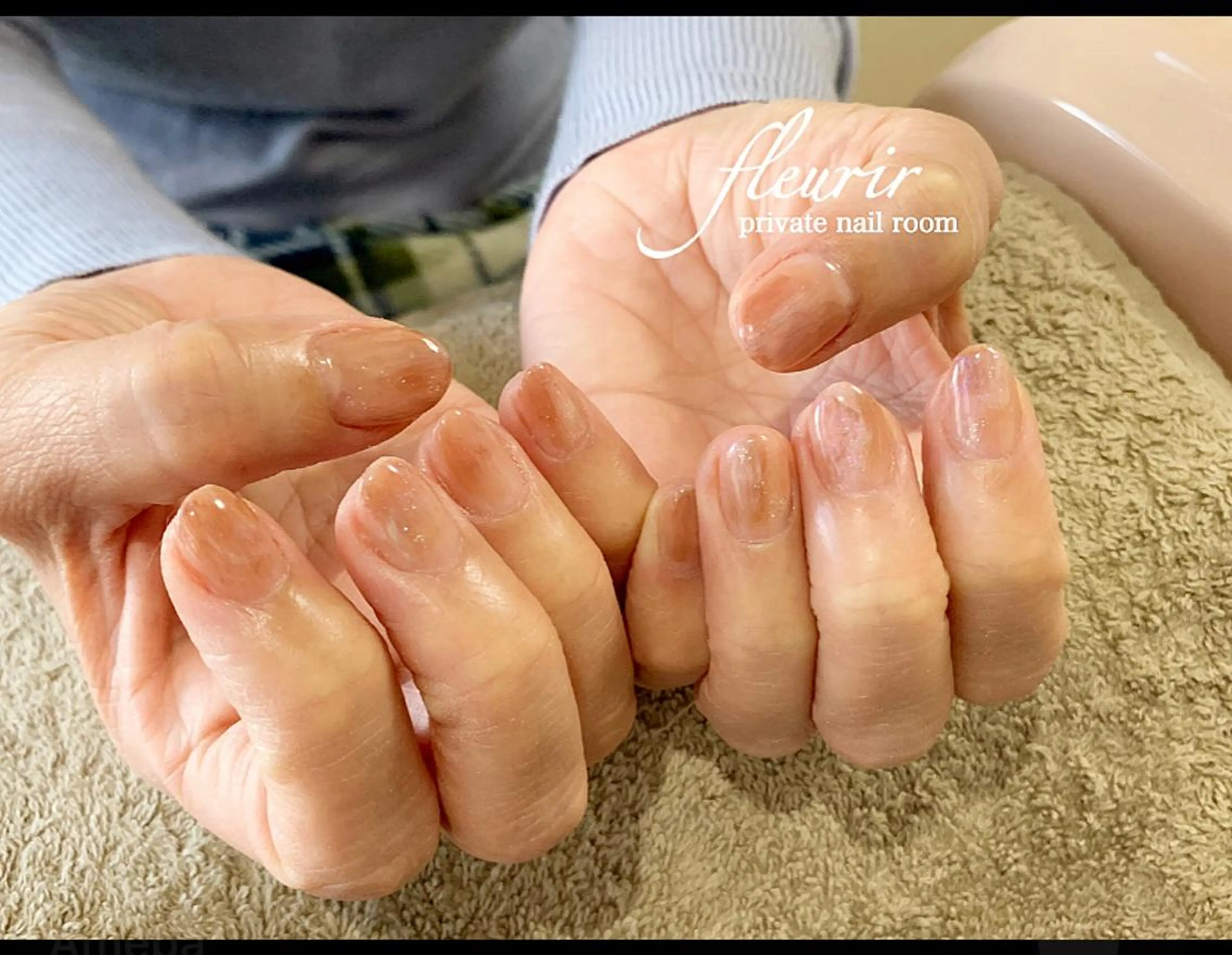 ネイル べっ甲ネイル ブラウン カジュアル ニュアンスネイル オフィスネイル フルリール 【プライベートサロンのネイルデザイン