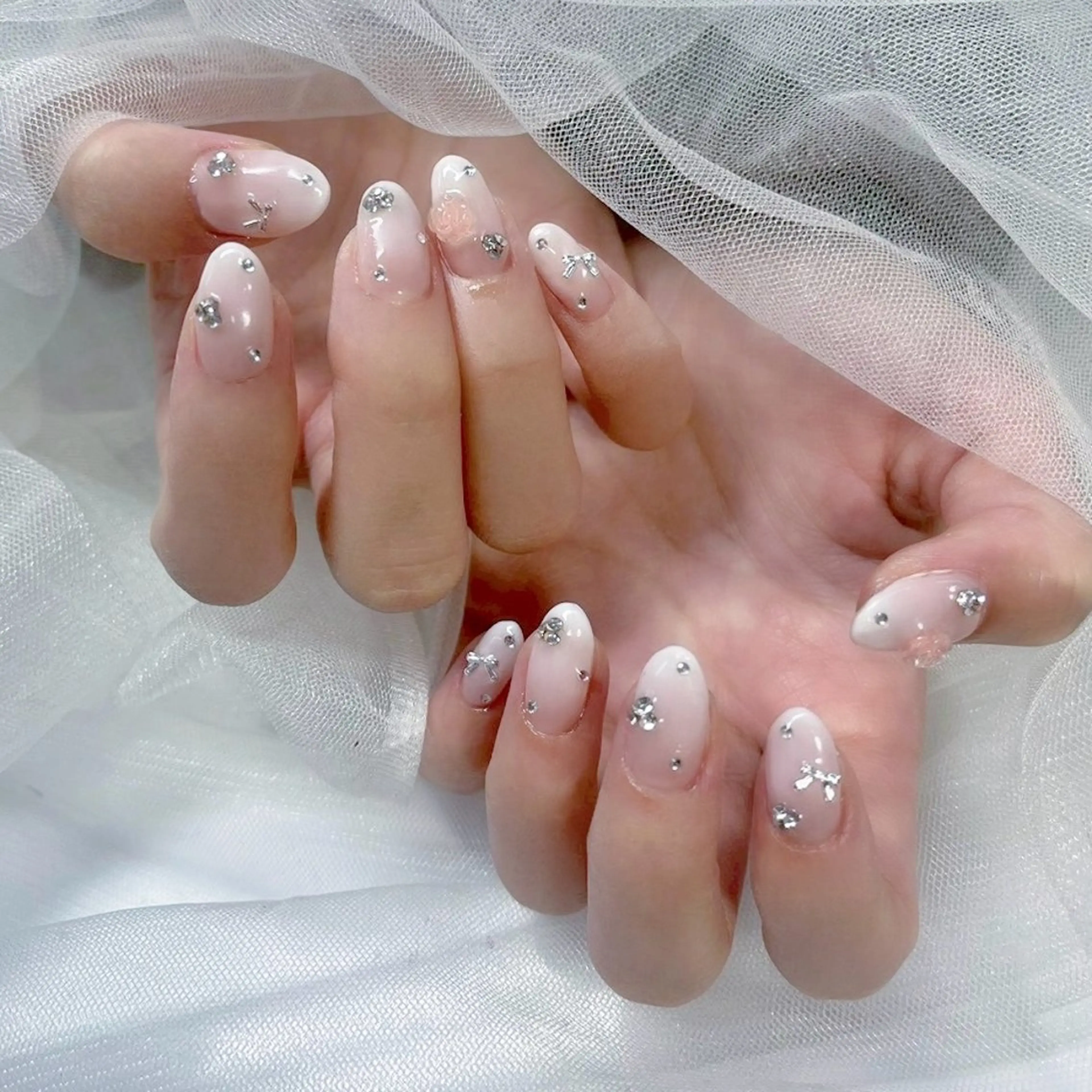 ネイル キラキラネイル ストーンネイル ハンドネイル 中野駅徒歩1分 ミオのネイルデザイン