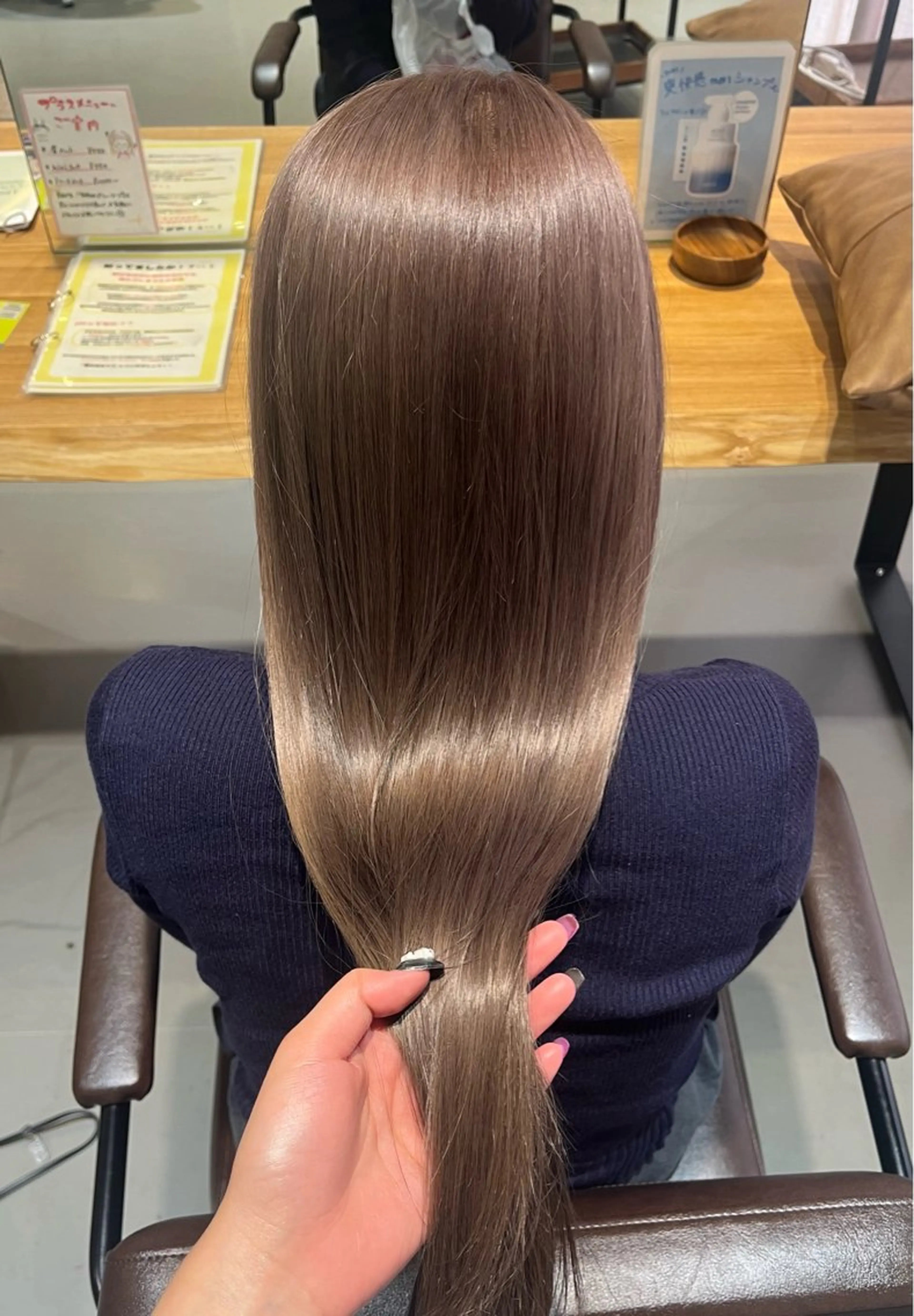 ロング カラー ブリーチ 透明感カラー グレージュ ミルクティーグレージュ ヘアカラー さとう ちほみ🐼のヘアスタイル