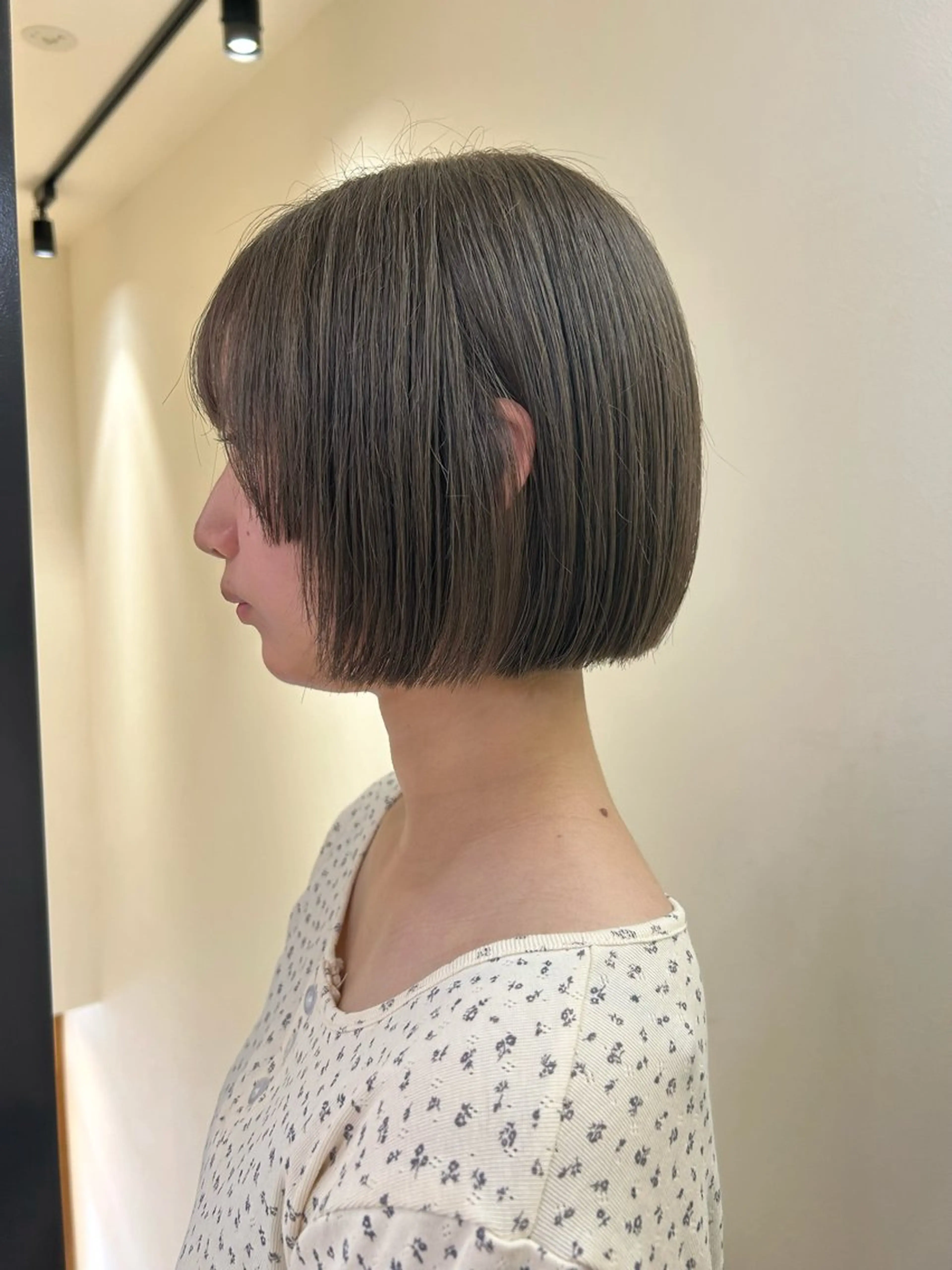 ショート カラー ブリーチ グレージュ オリーブグレージュ オリーブグレー ボブ ヘアカラー トリートメント hub hair レイヤー/透明感のヘアスタイル