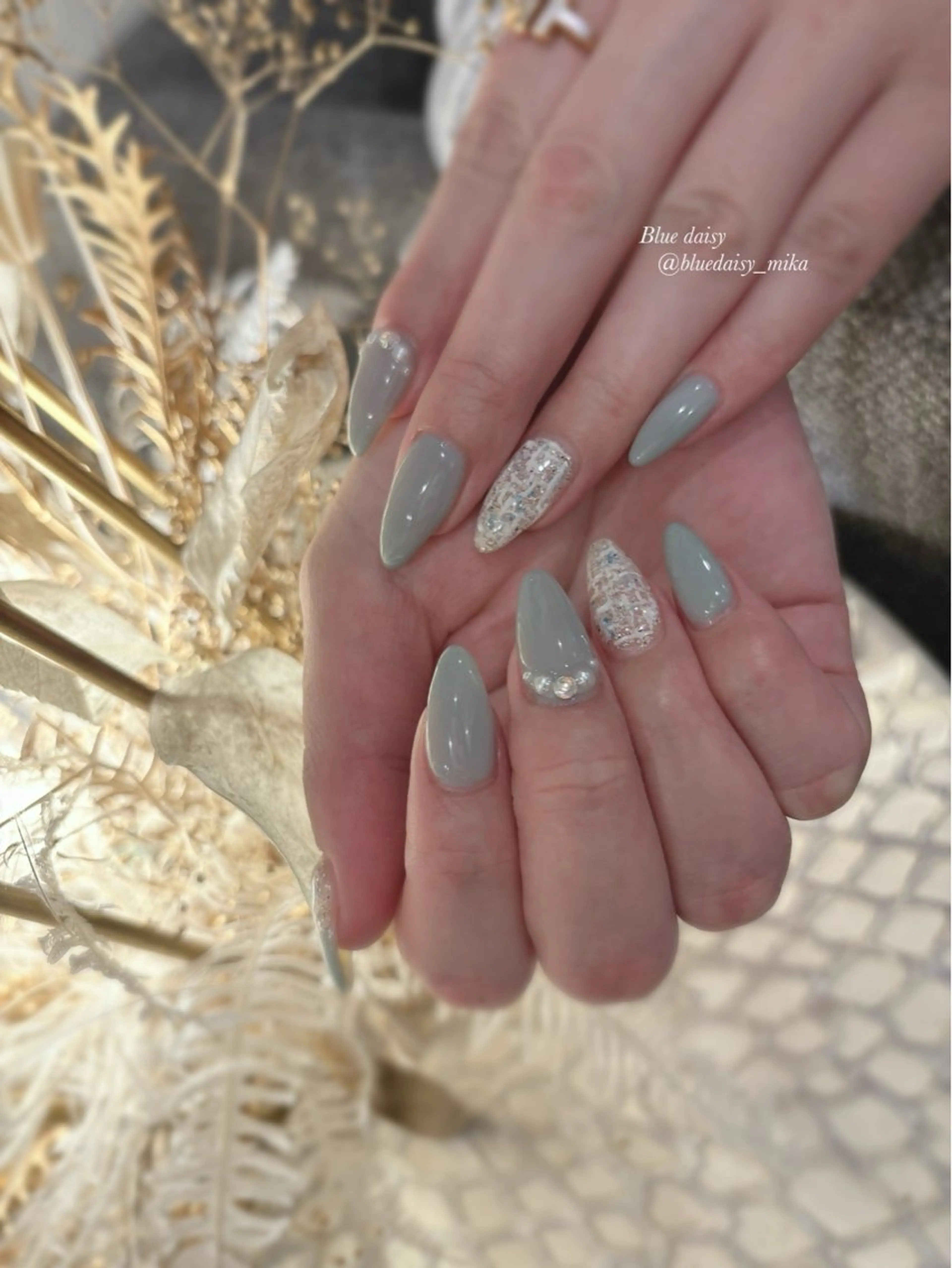 ネイル グリーン 春ネイル ツイードネイル ハンドネイル Blue daisy 栄本店のネイルデザイン