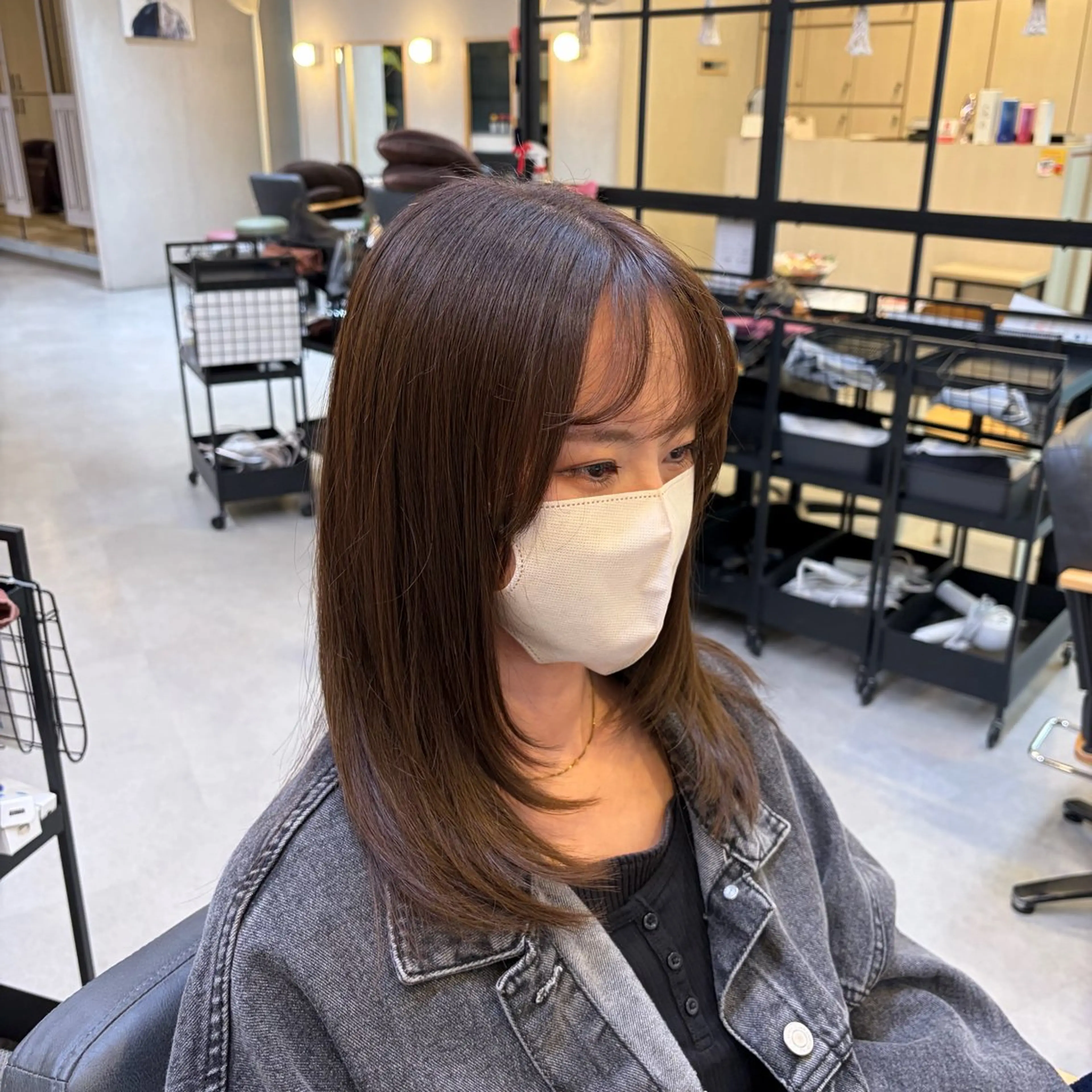 ミディアム 顔まわりレイヤー 顔周りカット レイヤーカット 村上 一葉のヘアスタイル