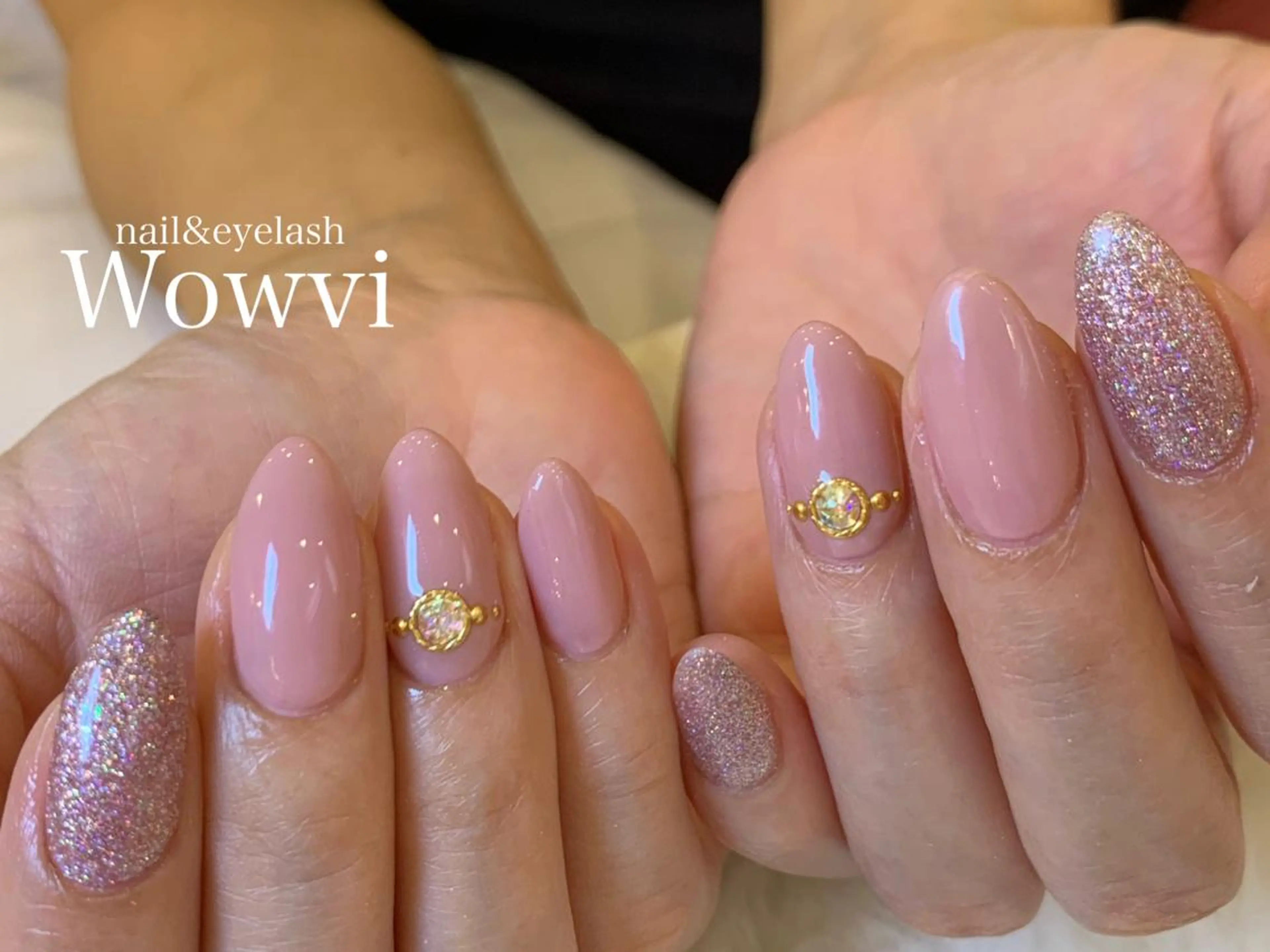 ネイル シンプルネイル wowvi ワウビーの眉毛・アイブロウイメージ