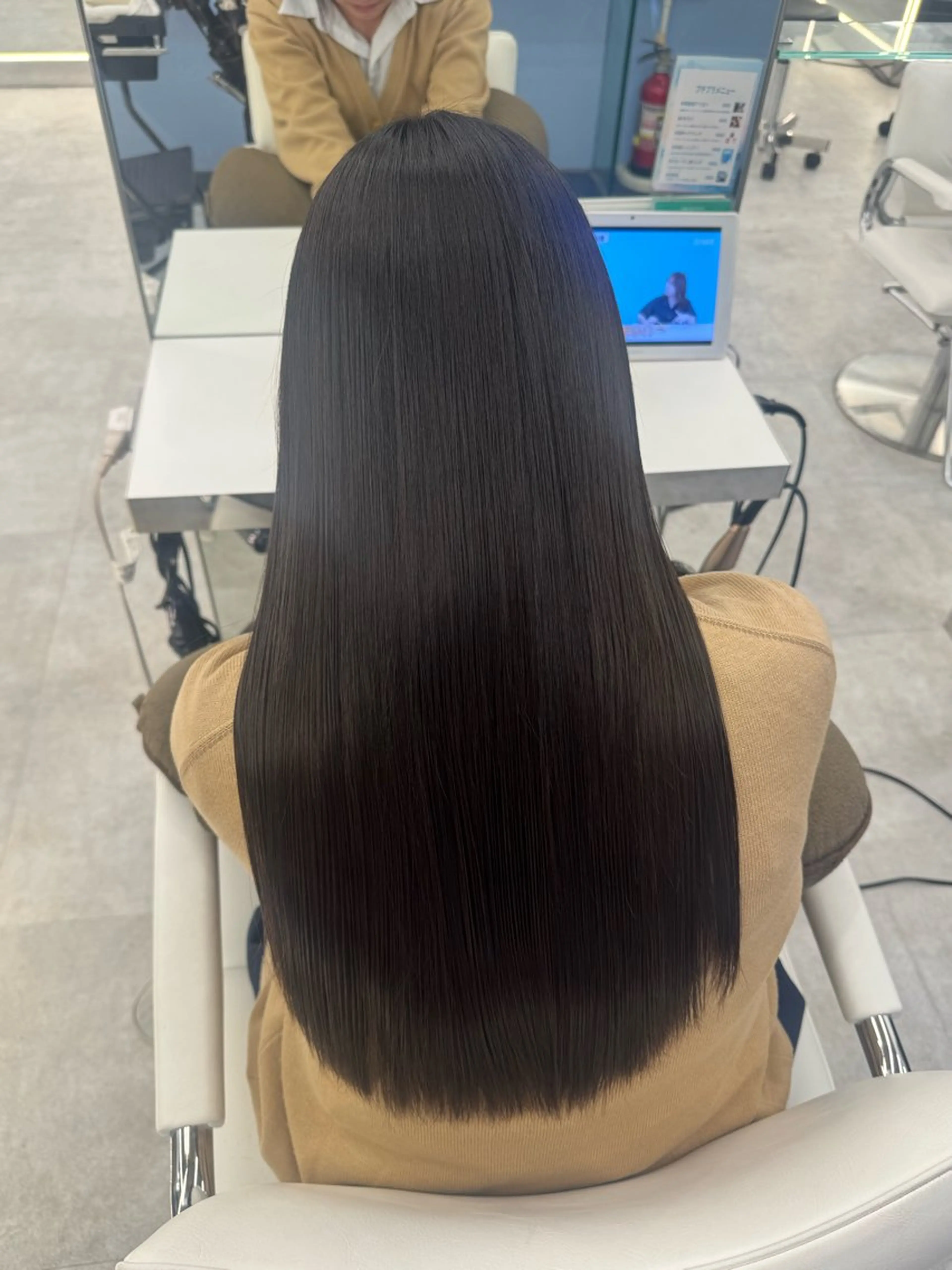 ロング カラー トリートメント 透明感カラー🩶 sakina🐈‍⬛のヘアスタイル