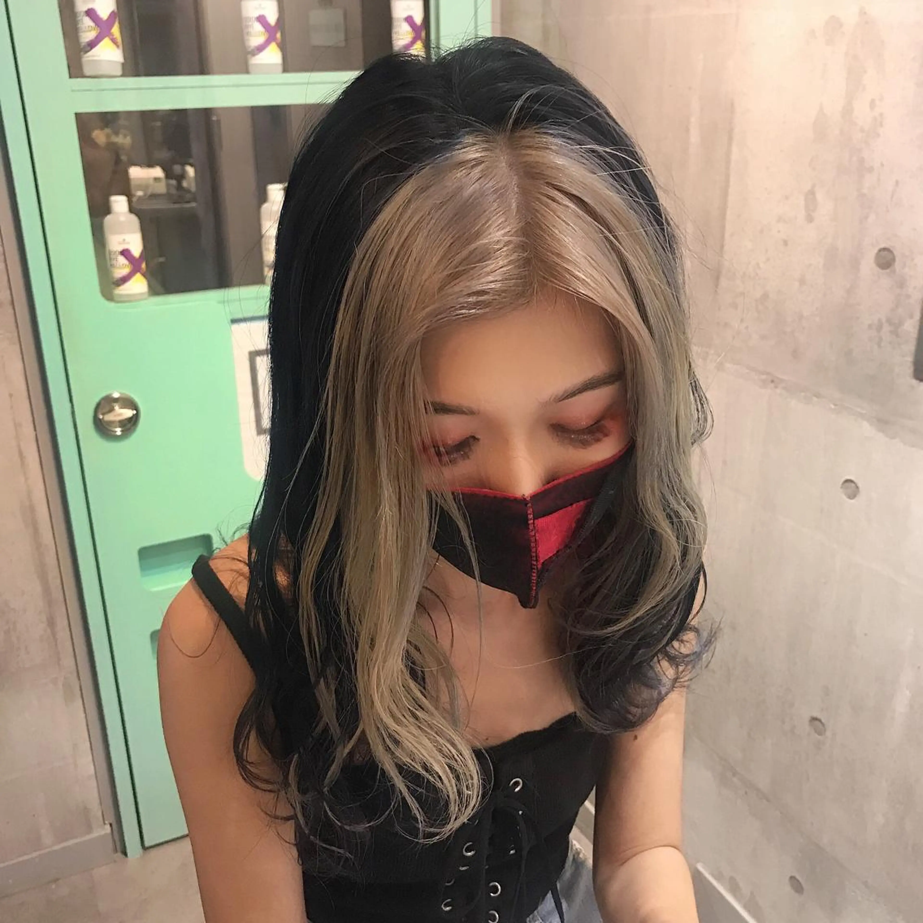 セミロング カラー ミストバング  フェイスフレーミング ホワイト&レイヤーカ ットエクステ長畠俊輔のヘアスタイル