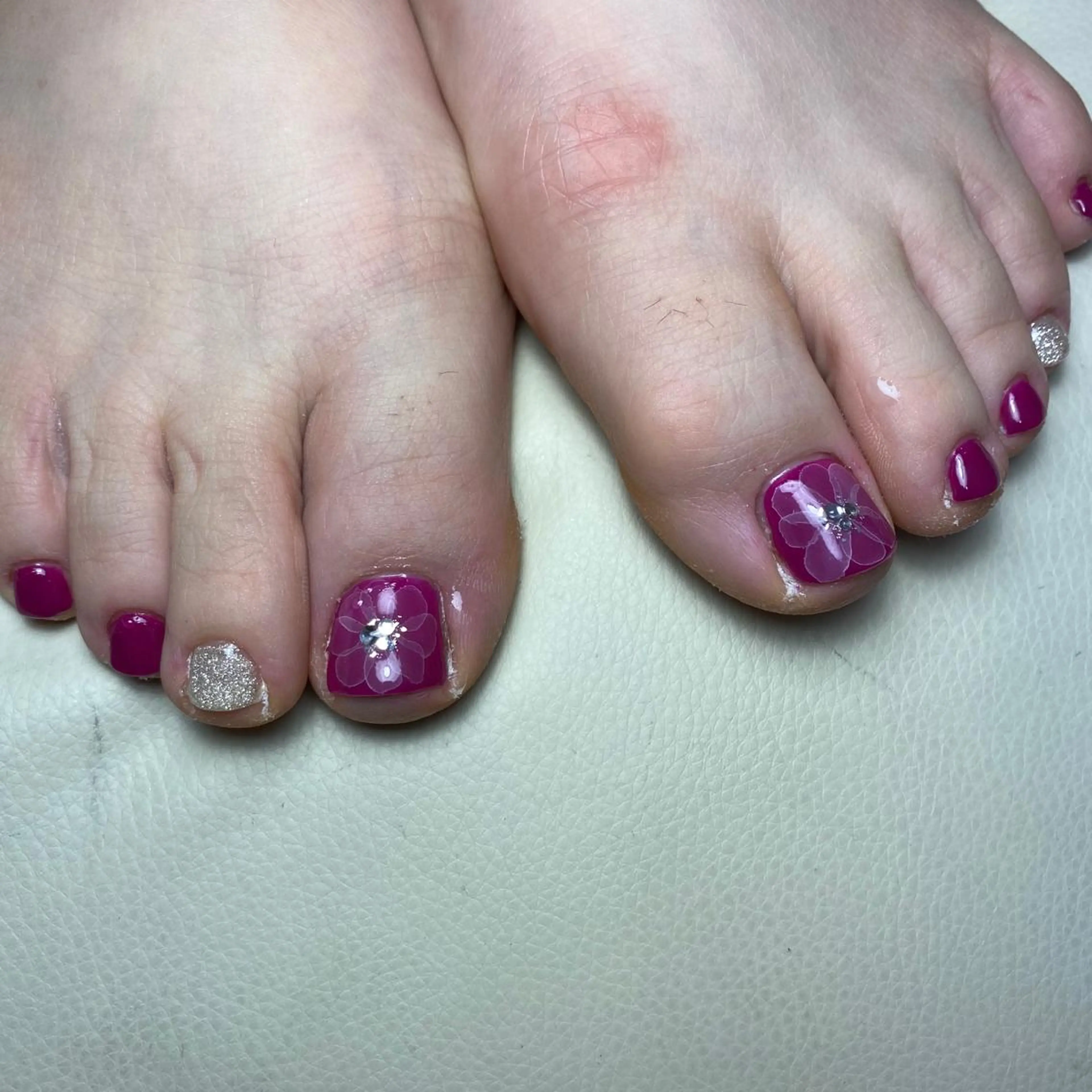 ネイル フラワーネイル フットネイル シンプルネイル 春ネイル フットネイル COCO+所属・COCO +のエステ・リラクイメージ