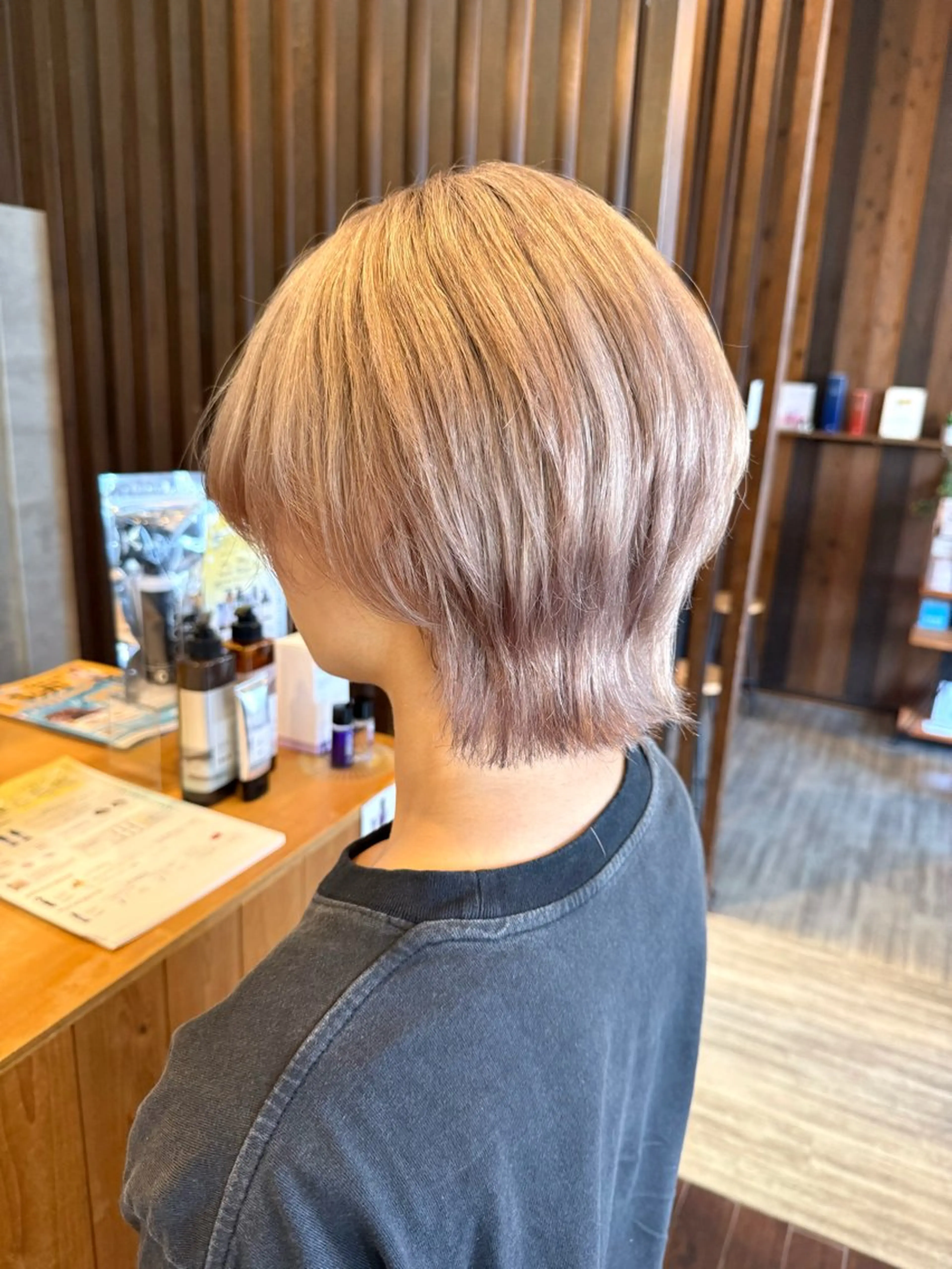 ショート カラー ベージュカラー ブリーチ ホワイトベージュ ショートヘア ウルフカット カット ヘアカラー BRANCHÉ小牧/ 西尾 美月のヘアスタイル