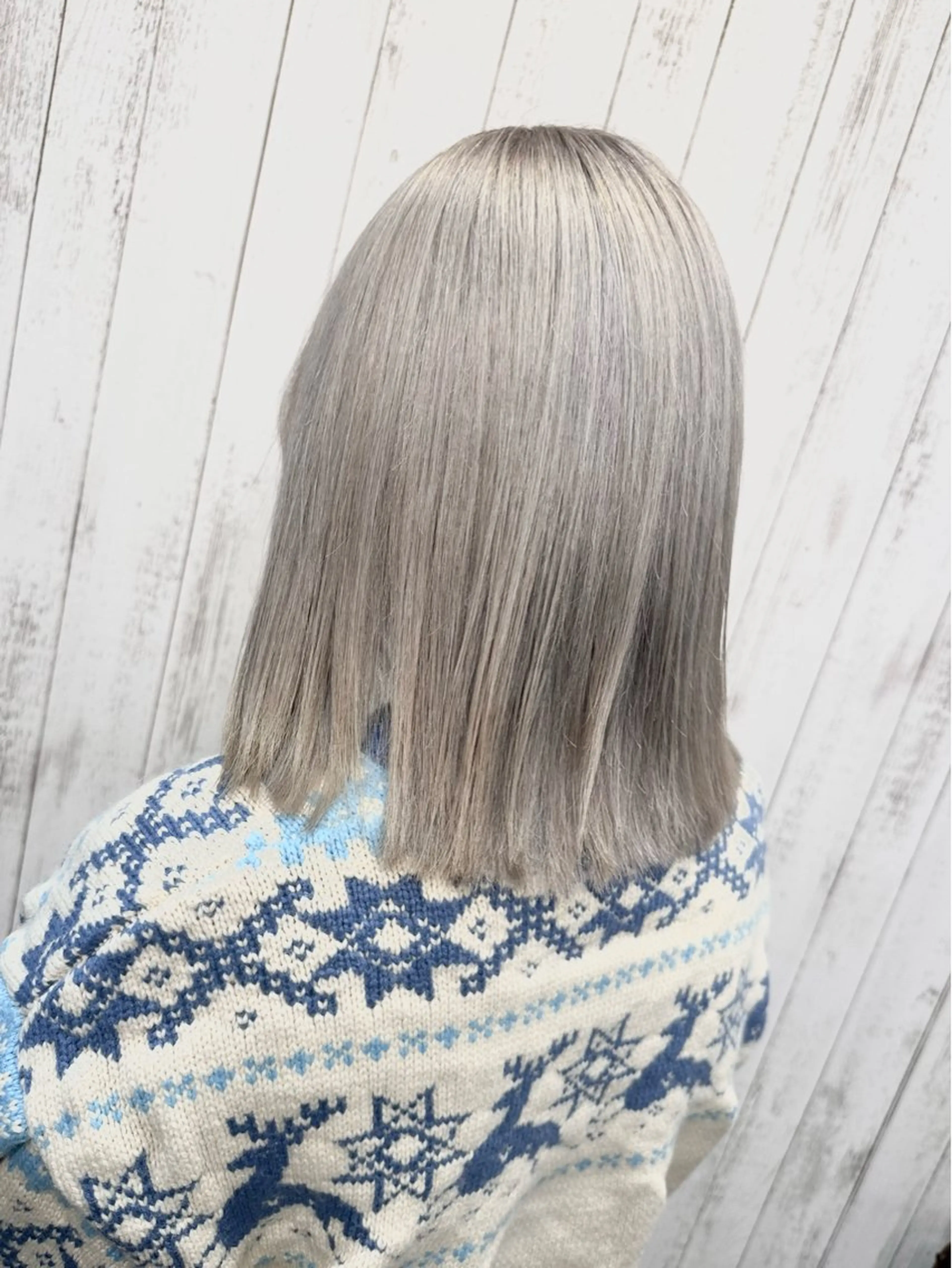 ミディアム カラー アッシュ ブリーチ ハイトーンカラー シルバー シルバーアッシュ ヘアカラー ハイトーン✨ブリーチ ✨高田めぐみのヘアスタイル