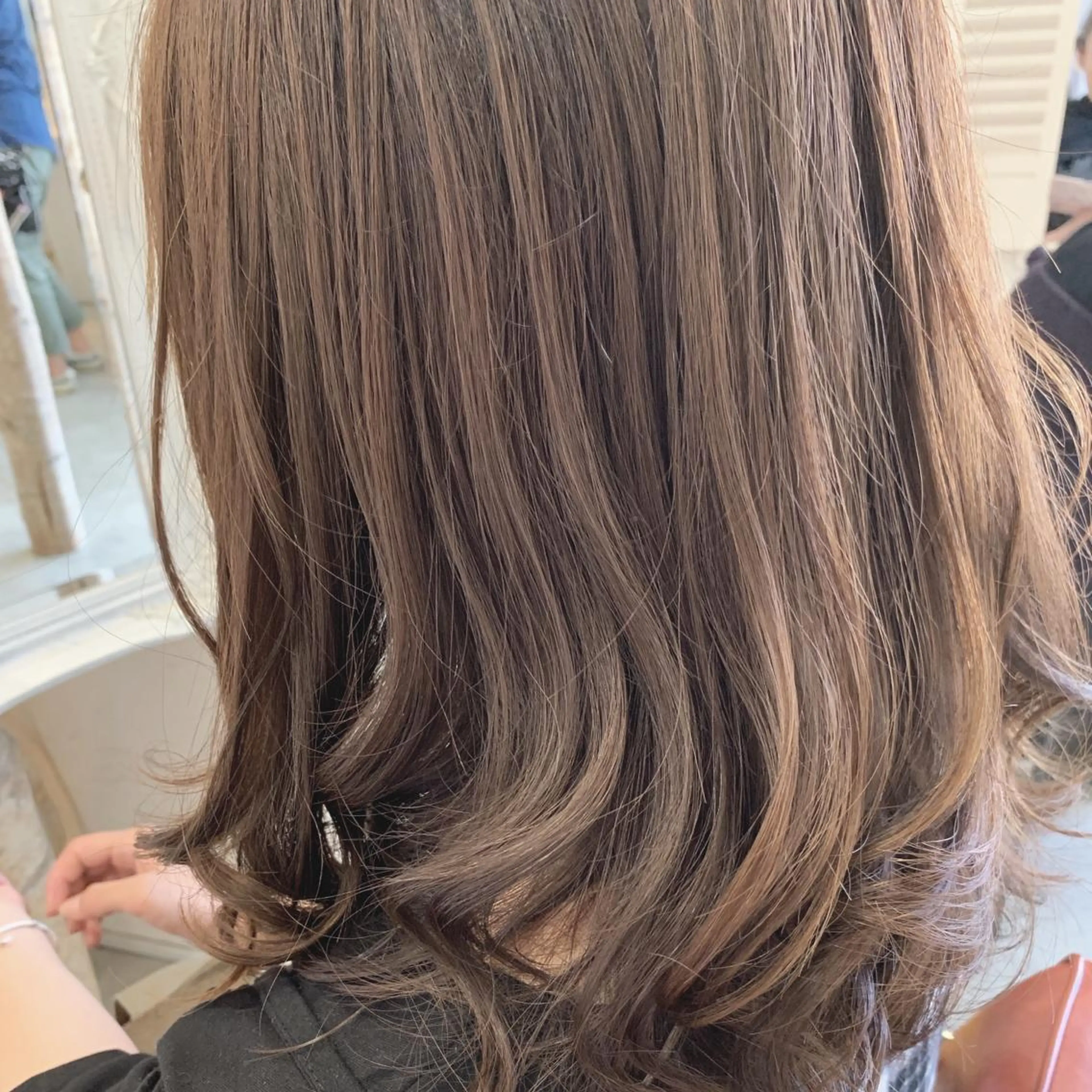 セミロング カラー fio マナミのヘアスタイル