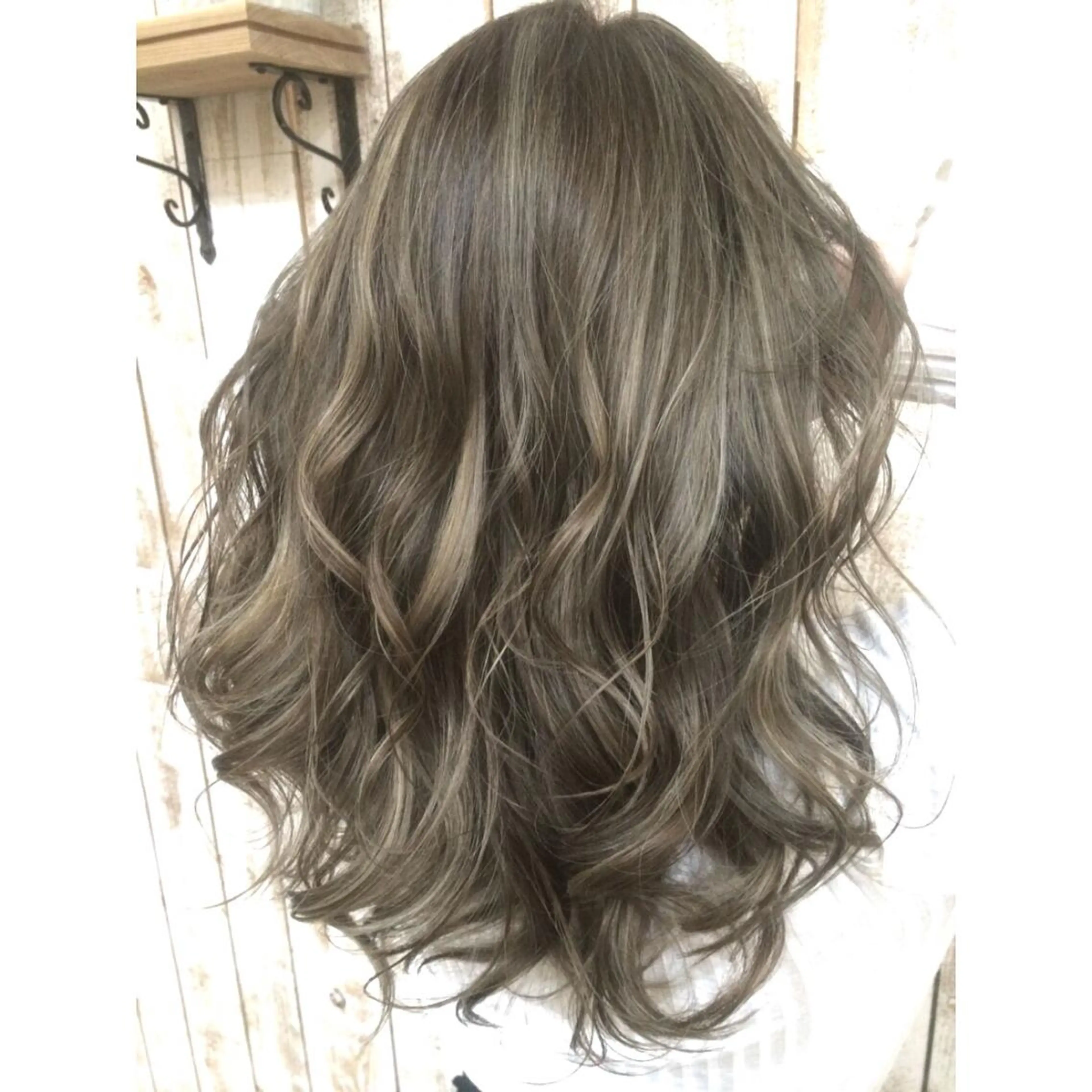 ロング カラー ハイライトカラー 3Dハイライト ハイライト ヘアカラー トリートメント 井上 一平のヘアスタイル