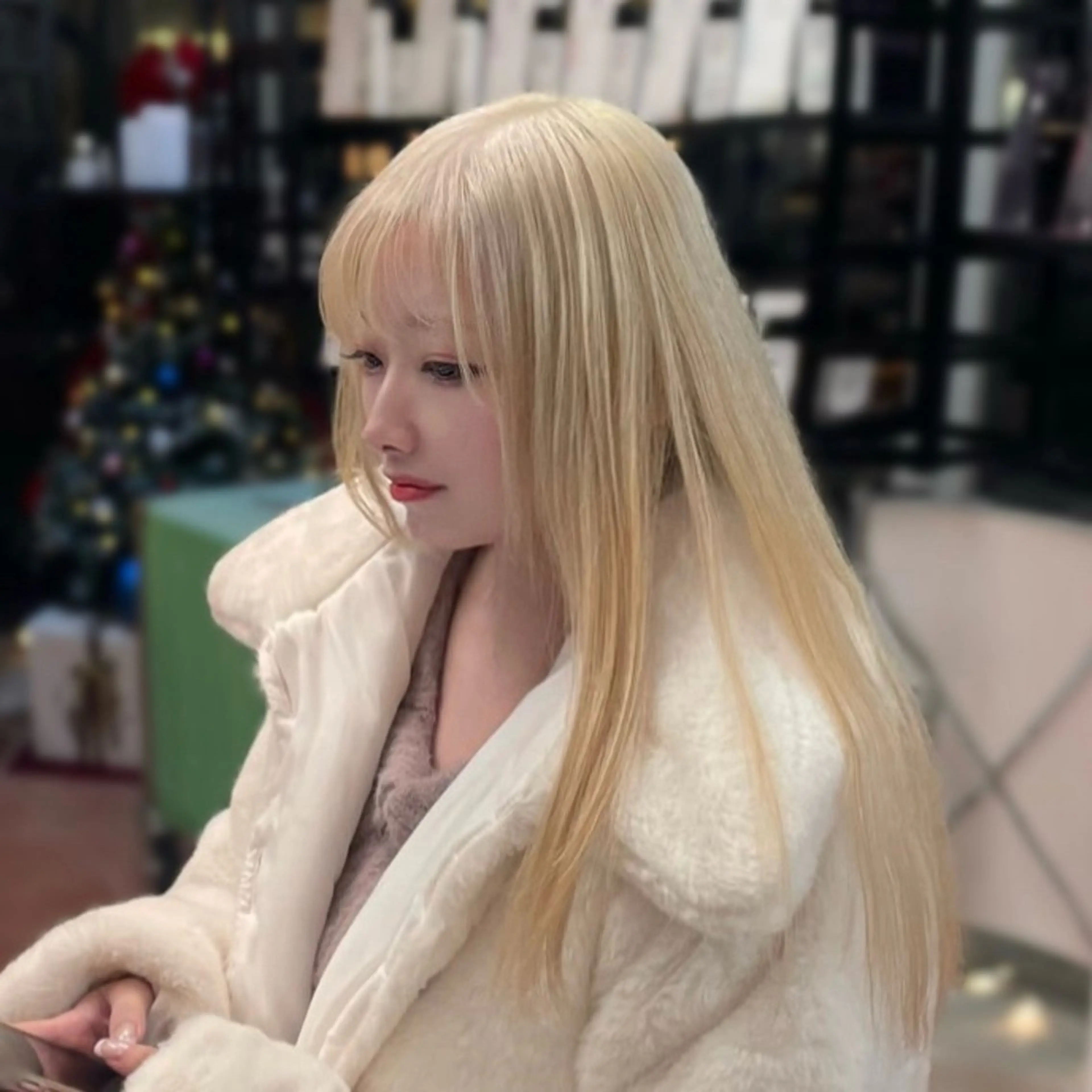 ロング カラー ブロンド ホワイトブロンド ヘアカラー トリートメント ⭐️韓国ブリーチ 顔周りカット⭐️のヘアスタイル