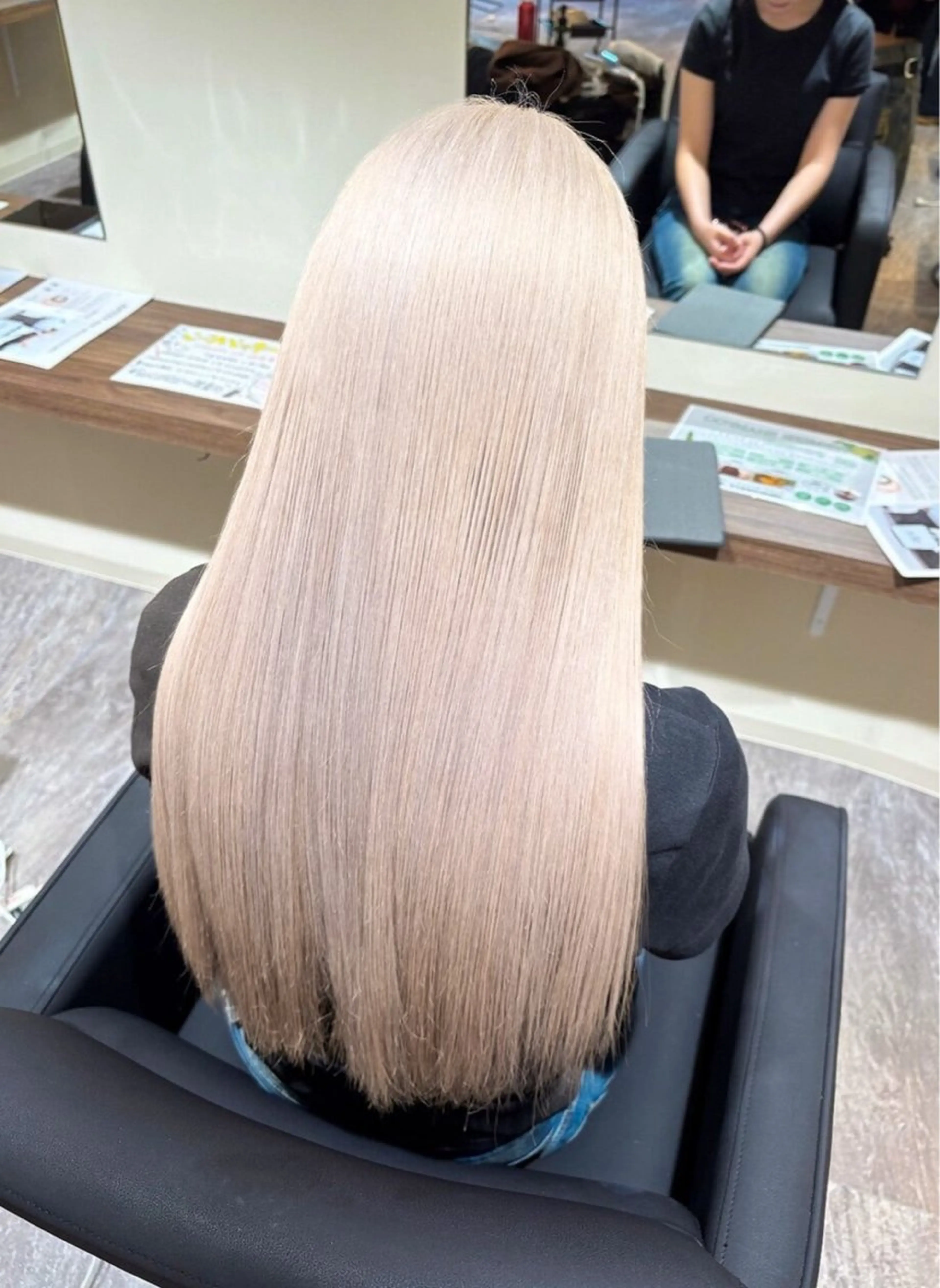 ロング ヘアカラー 西田 朋華のヘアスタイル