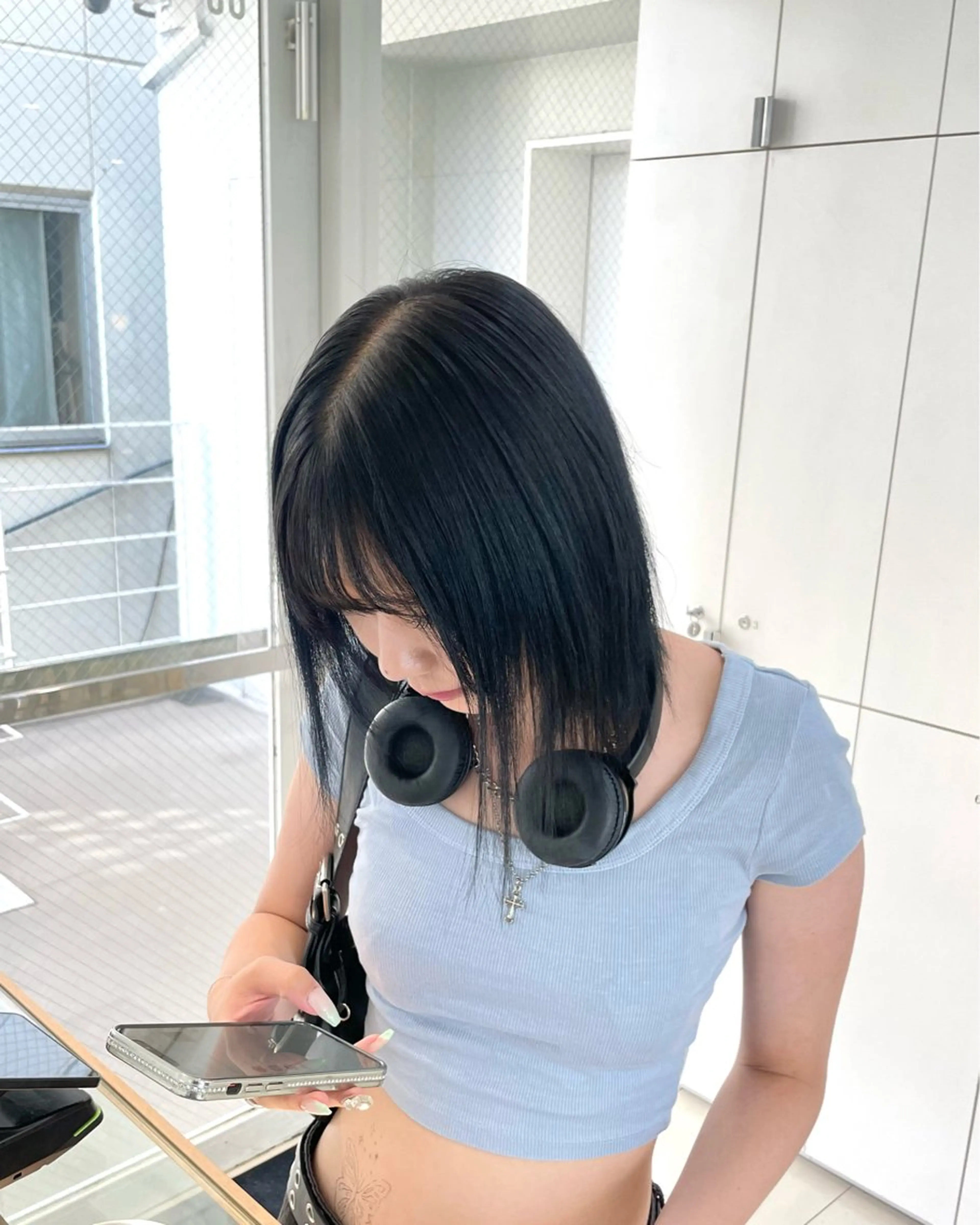 ミディアム カラー 黒髪 ブルーカラー ブルーブラック ヘアカラー トリートメント ツヤ髪/韓国ヘア 💎Nokaのヘアスタイル