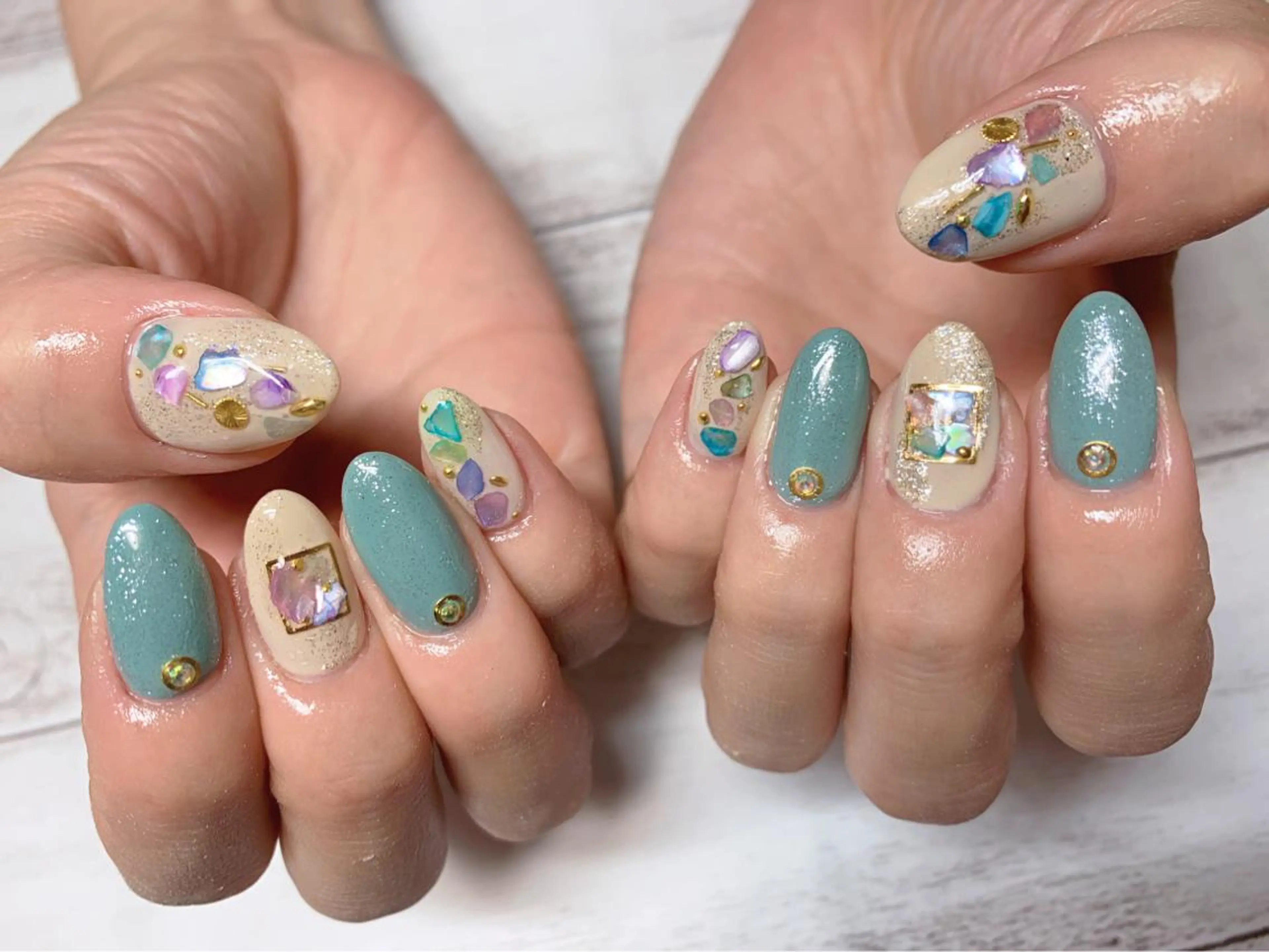 ネイル 菅野 愛花のネイルデザイン