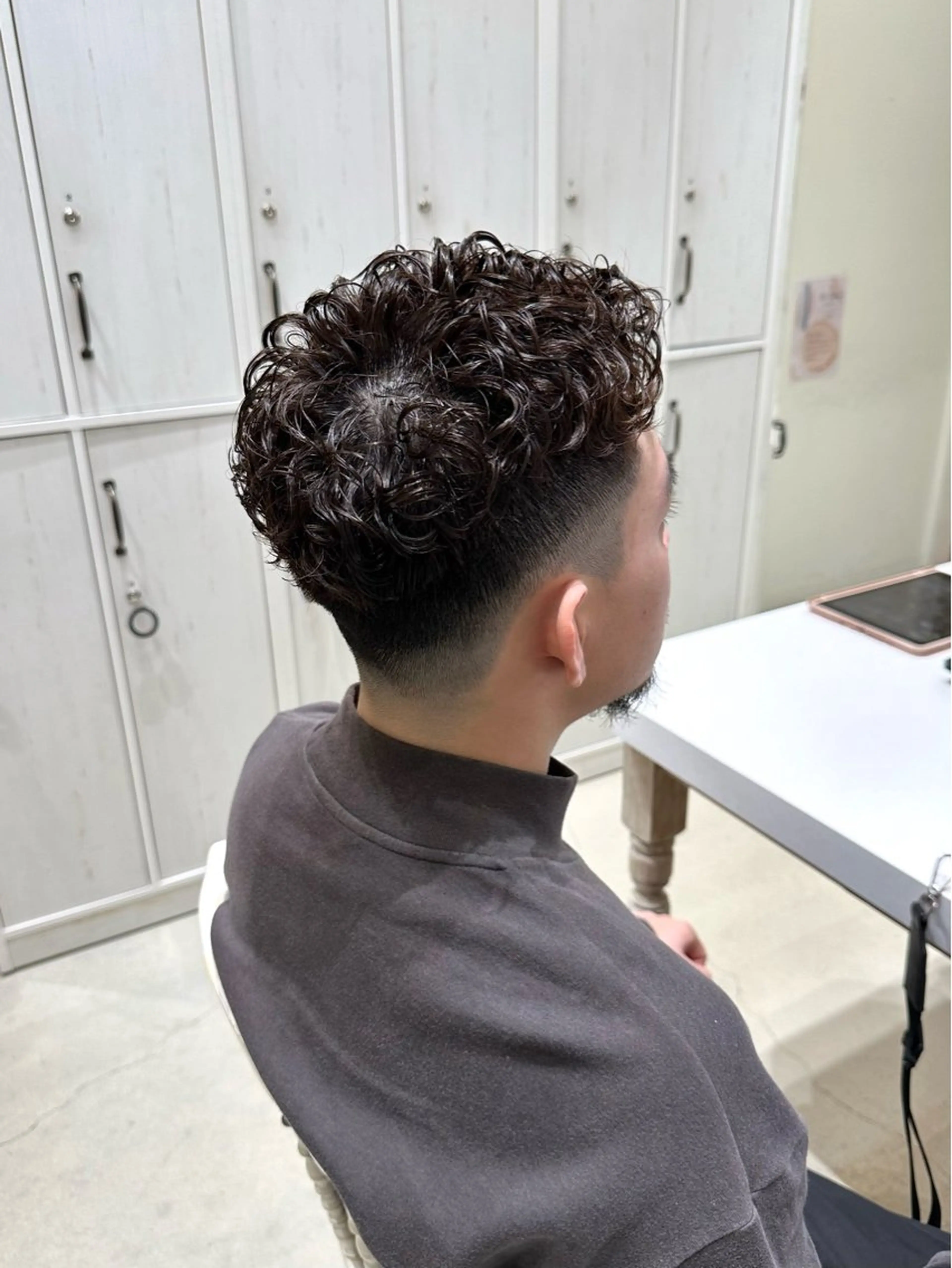 パーマ メンズ フェードカット メンズパーマ N,SOL / 岩上 新大のヘアスタイル