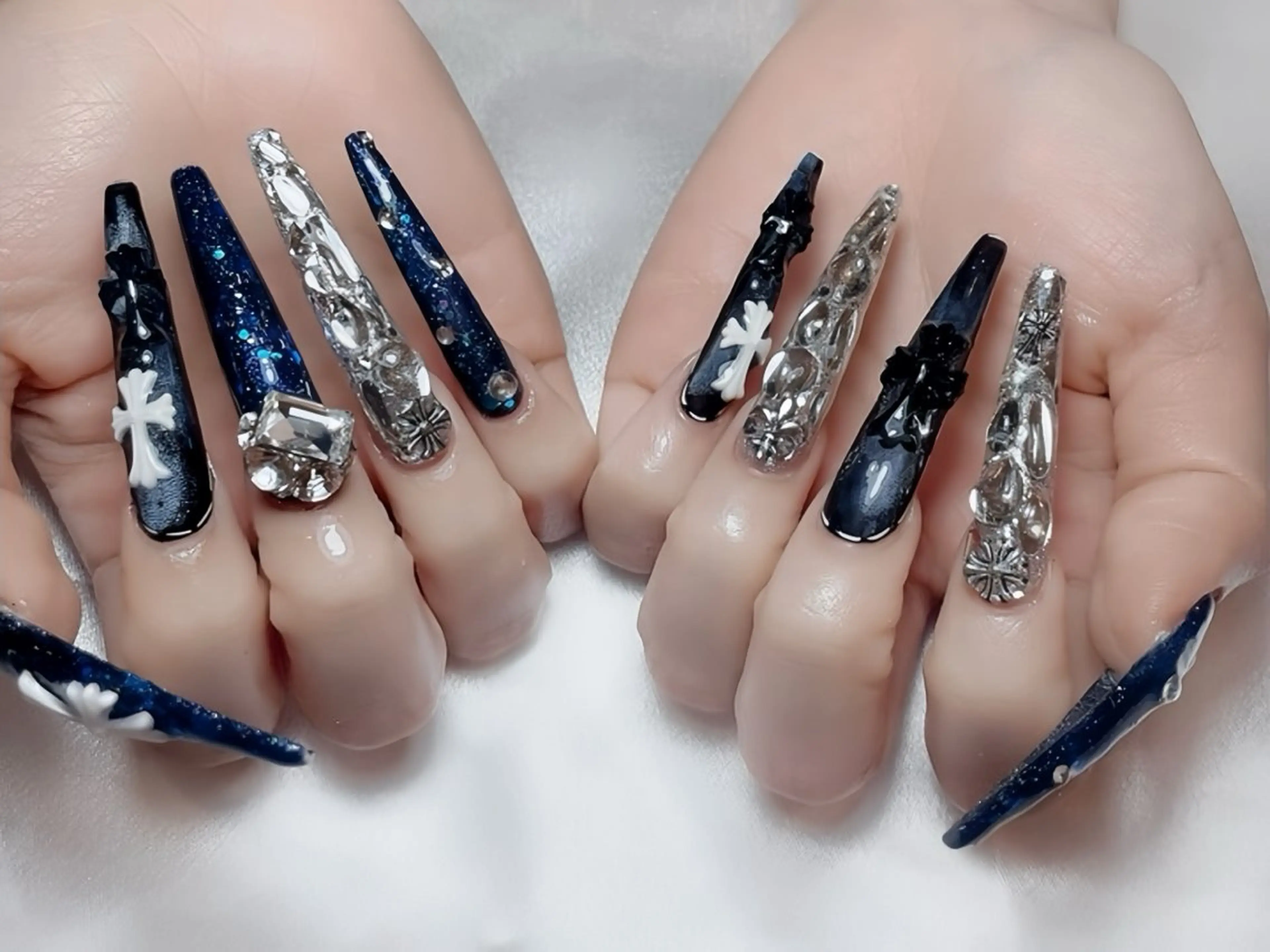 ネイル オーロラネイル チークネイル 桜ネイル クリアネイル ドット ハンドネイル Rin Nail 新大久保店のネイルデザイン