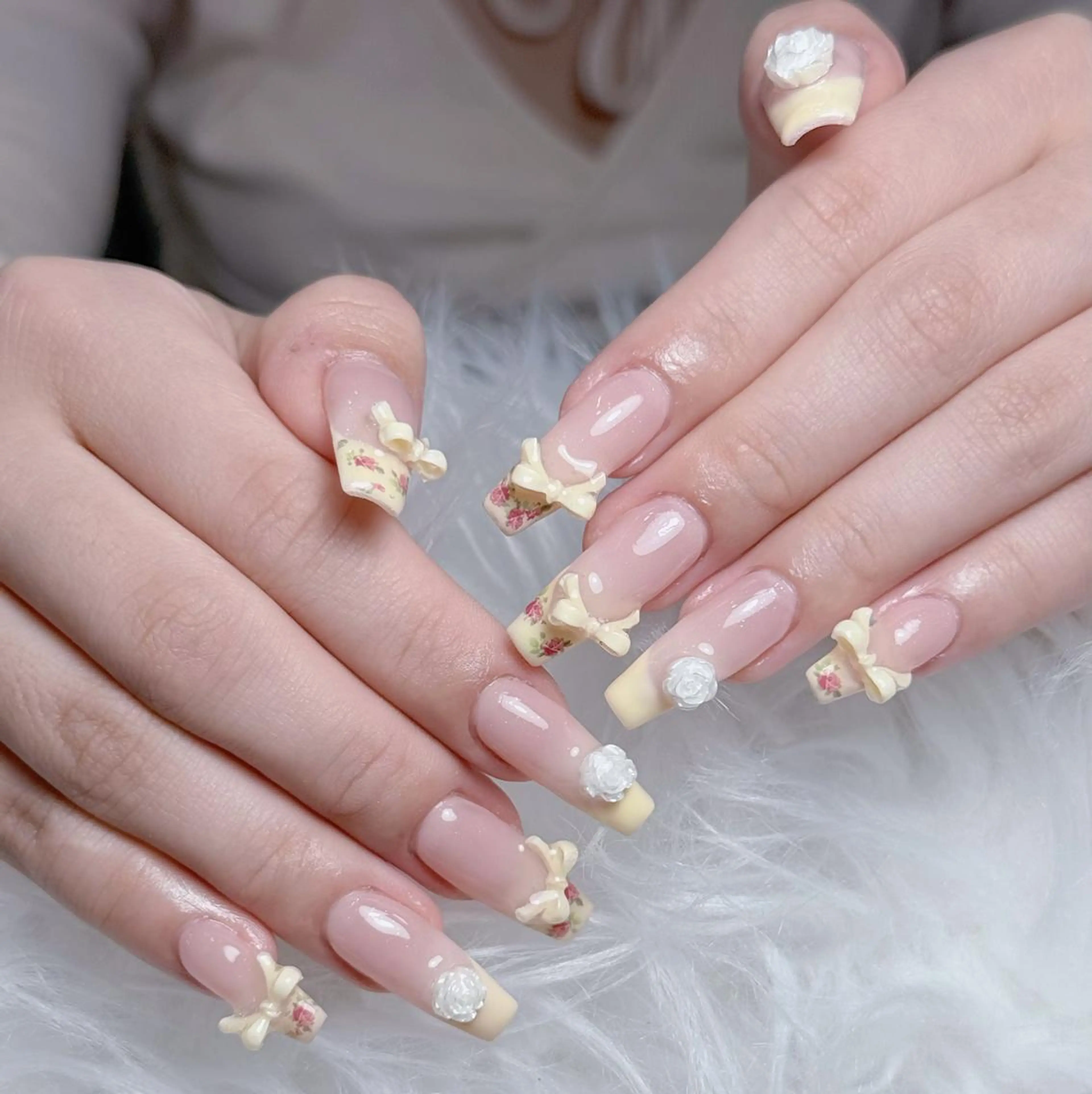ネイル チークネイル クリアネイル ガーリー キラキラネイル 韓国ネイル ハンドネイル Mio💖Belle Nail Salonのネイルデザイン