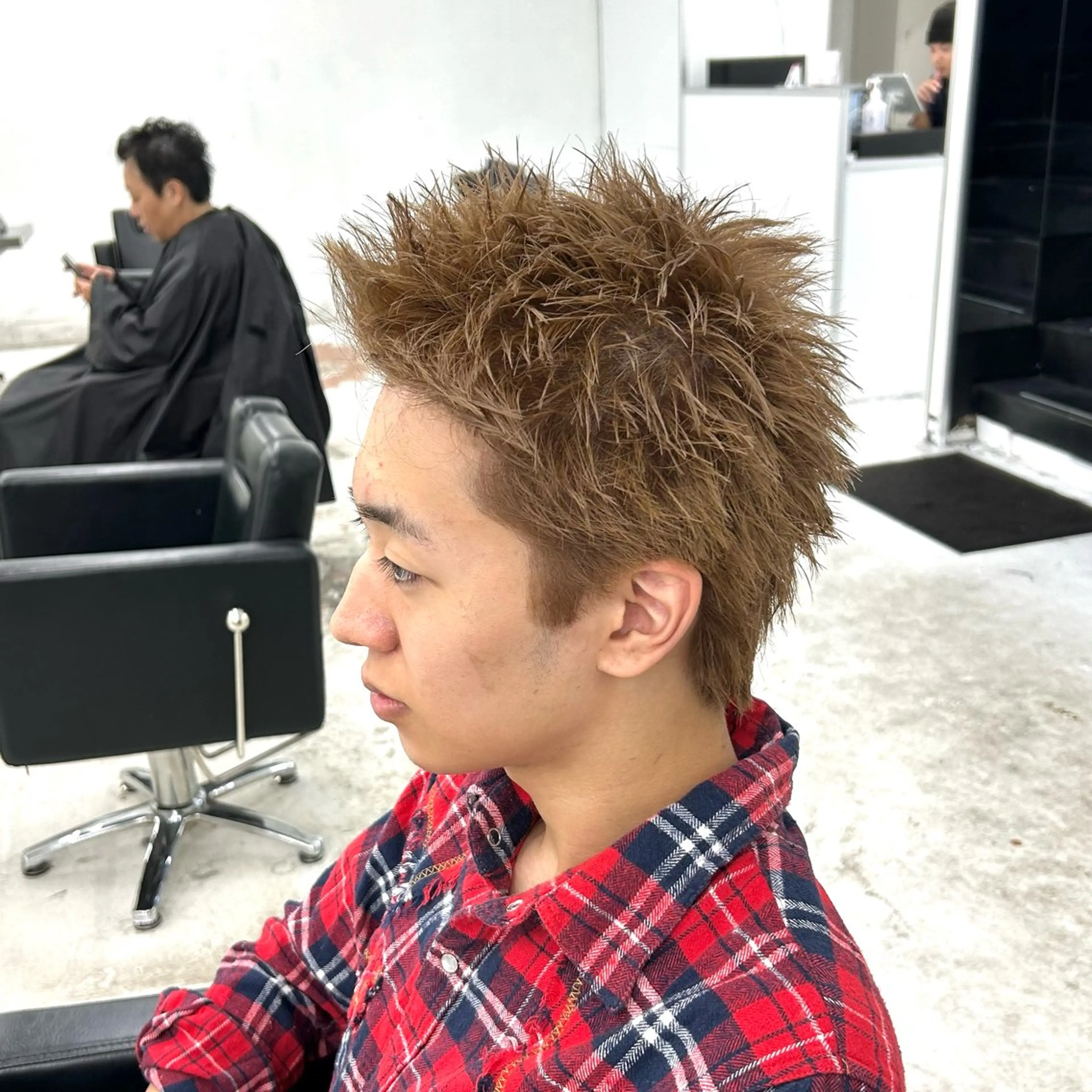 ショート カラー メンズ ベージュカラー ミルクティーベージュ カット ヘアカラー トリートメント 【メンズパーマ特化】 🍏網中勇喜のヘアスタイル