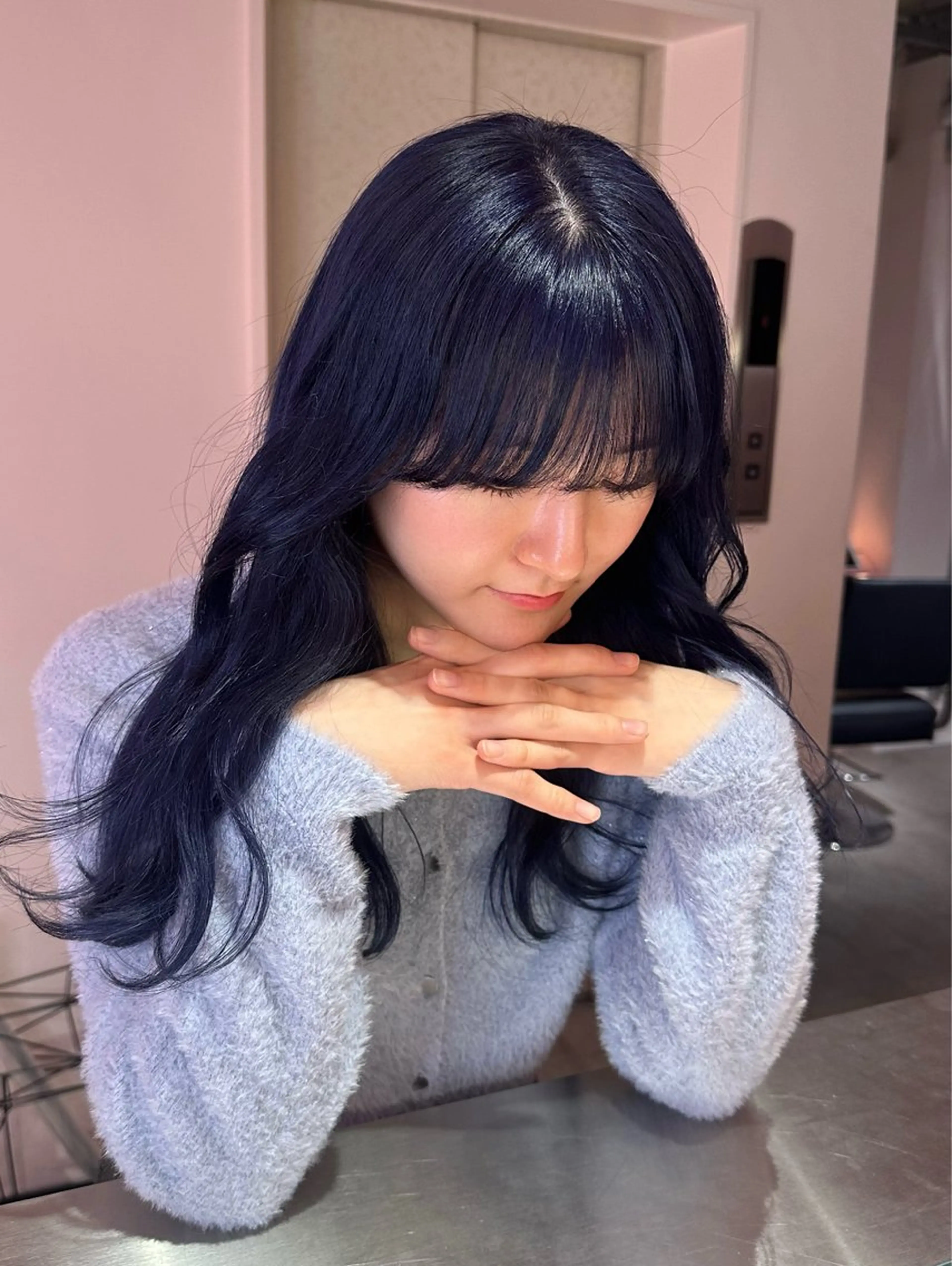 セミロング カラー ネイビーカラー ブリーチカラー /MAHIROのヘアスタイル