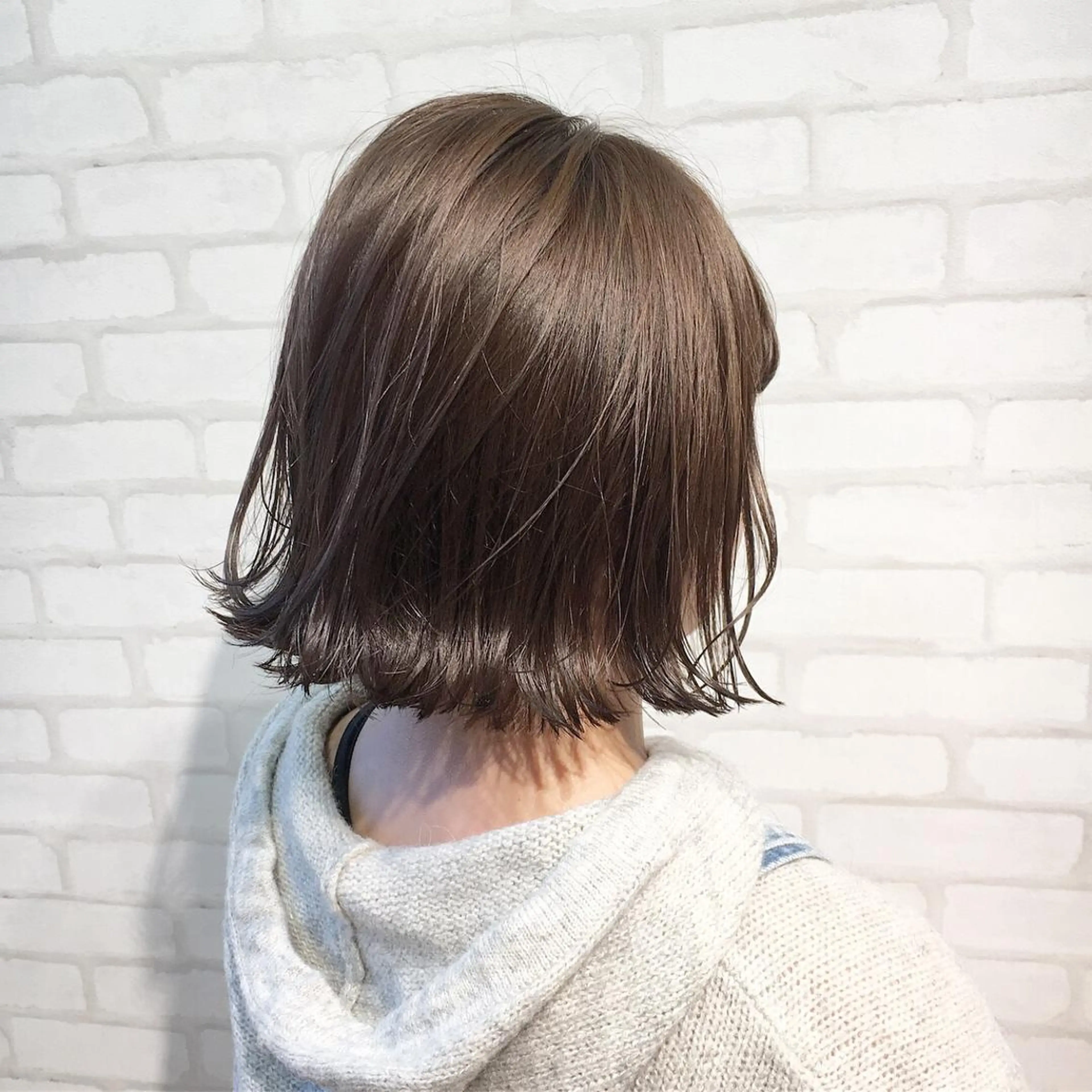 ショート カラー ヘアアレンジ グレージュ ミルクティーグレージュ ボブ 外ハネヘア ✨艶髪✨透明感✨ 山内大樹のヘアスタイル