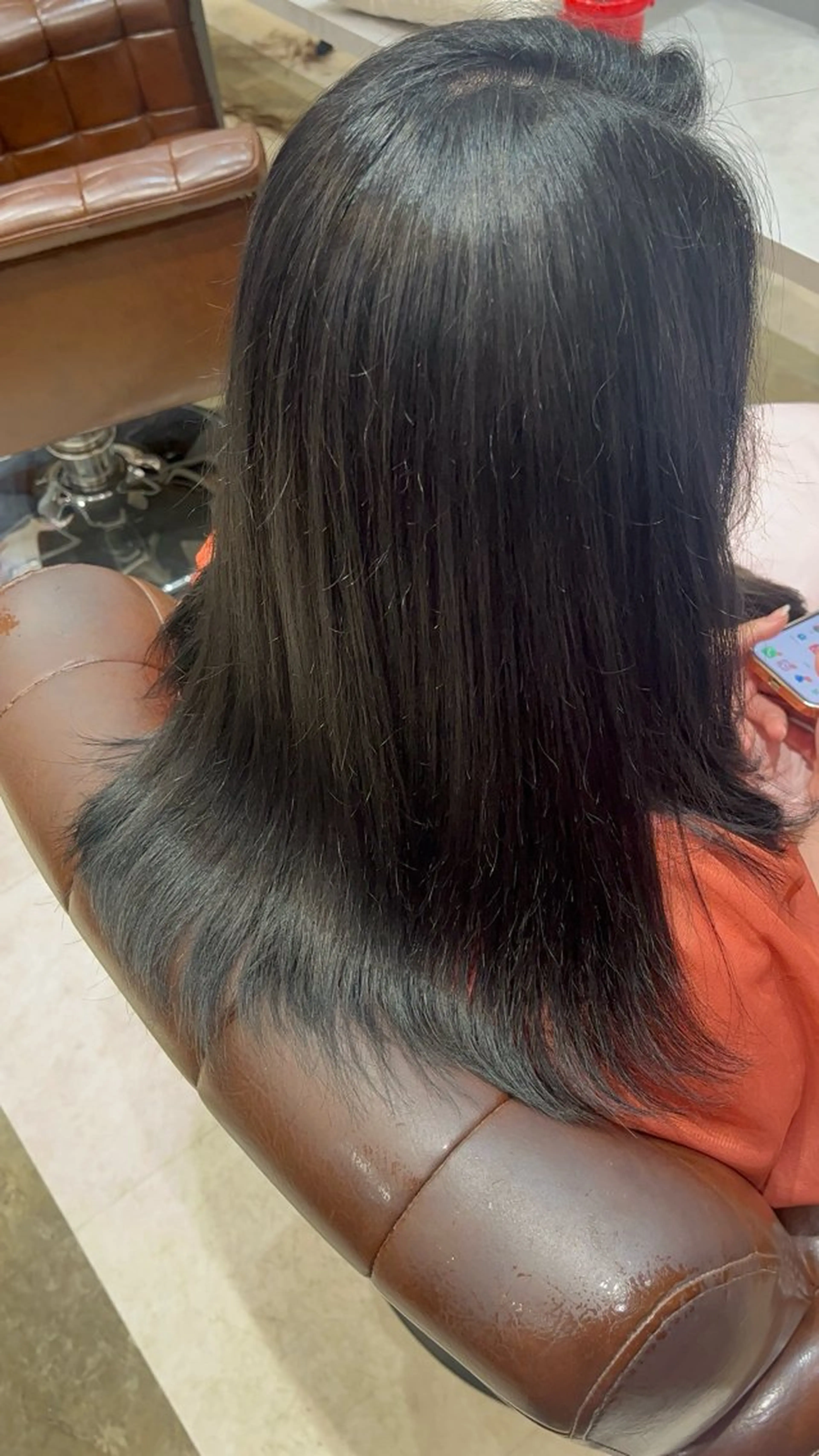 セミロング カラー 鳥見 若菜のヘアスタイル