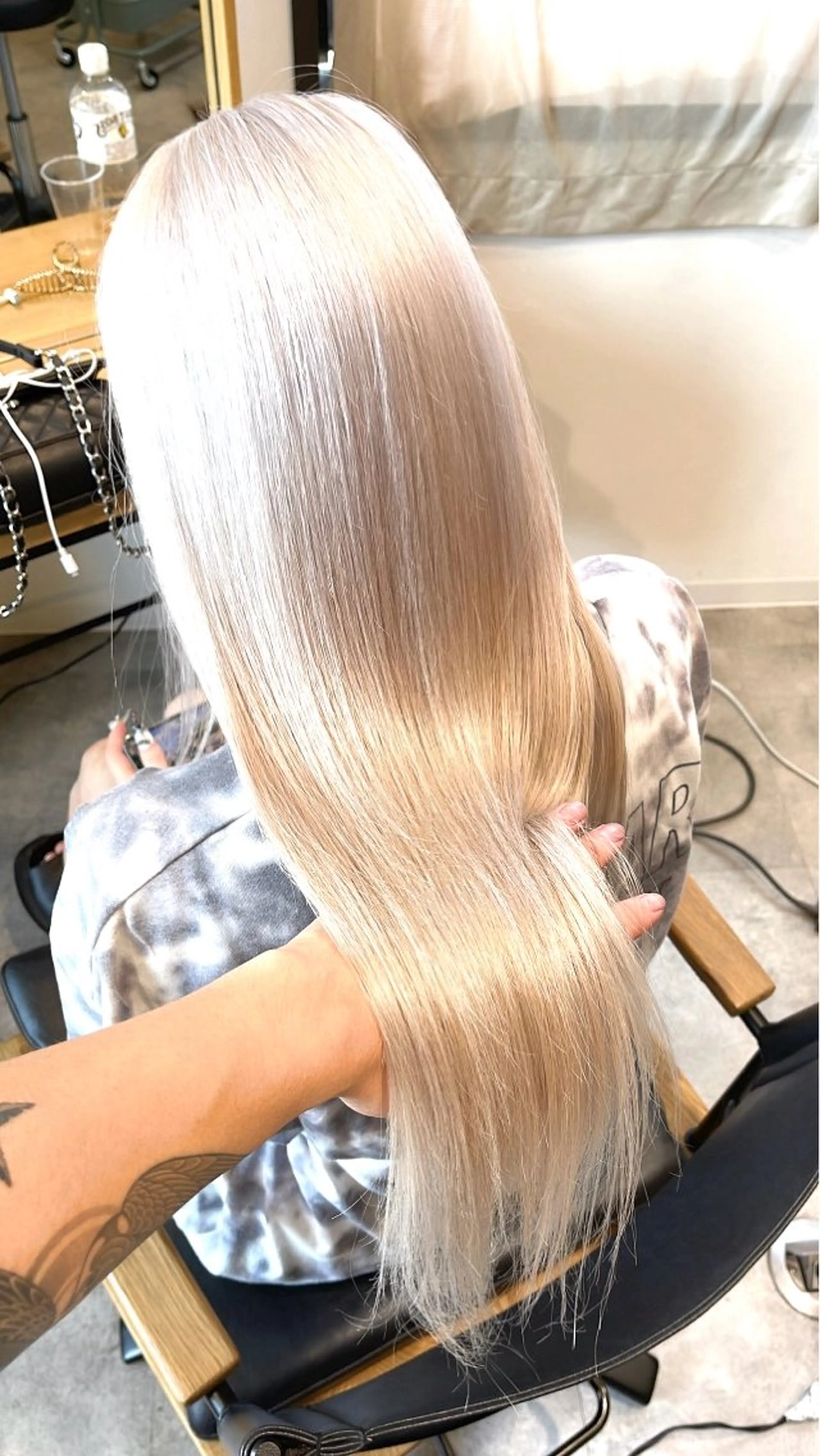 ロング カラー ブリーチ ブロンド ホワイトブロンド ANDIAMO SAKAE✩楓のヘアスタイル