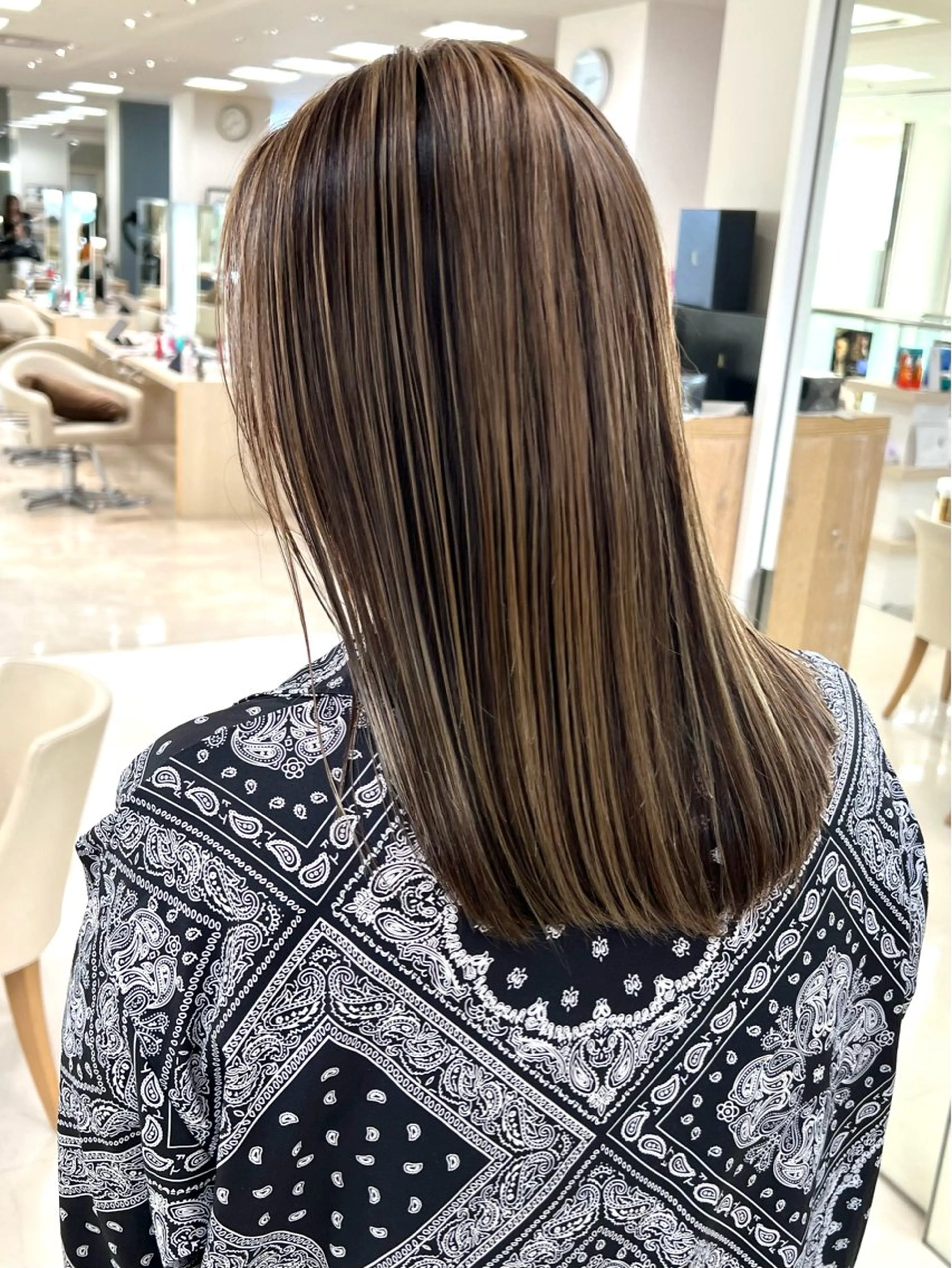 ミディアム ミディアムレイヤー レイヤーカット ウルフカット カット ヘアカラー トリートメント ヘアセット ハイトーン/ウルフ /レイヤー/坂野幸伸のヘアスタイル
