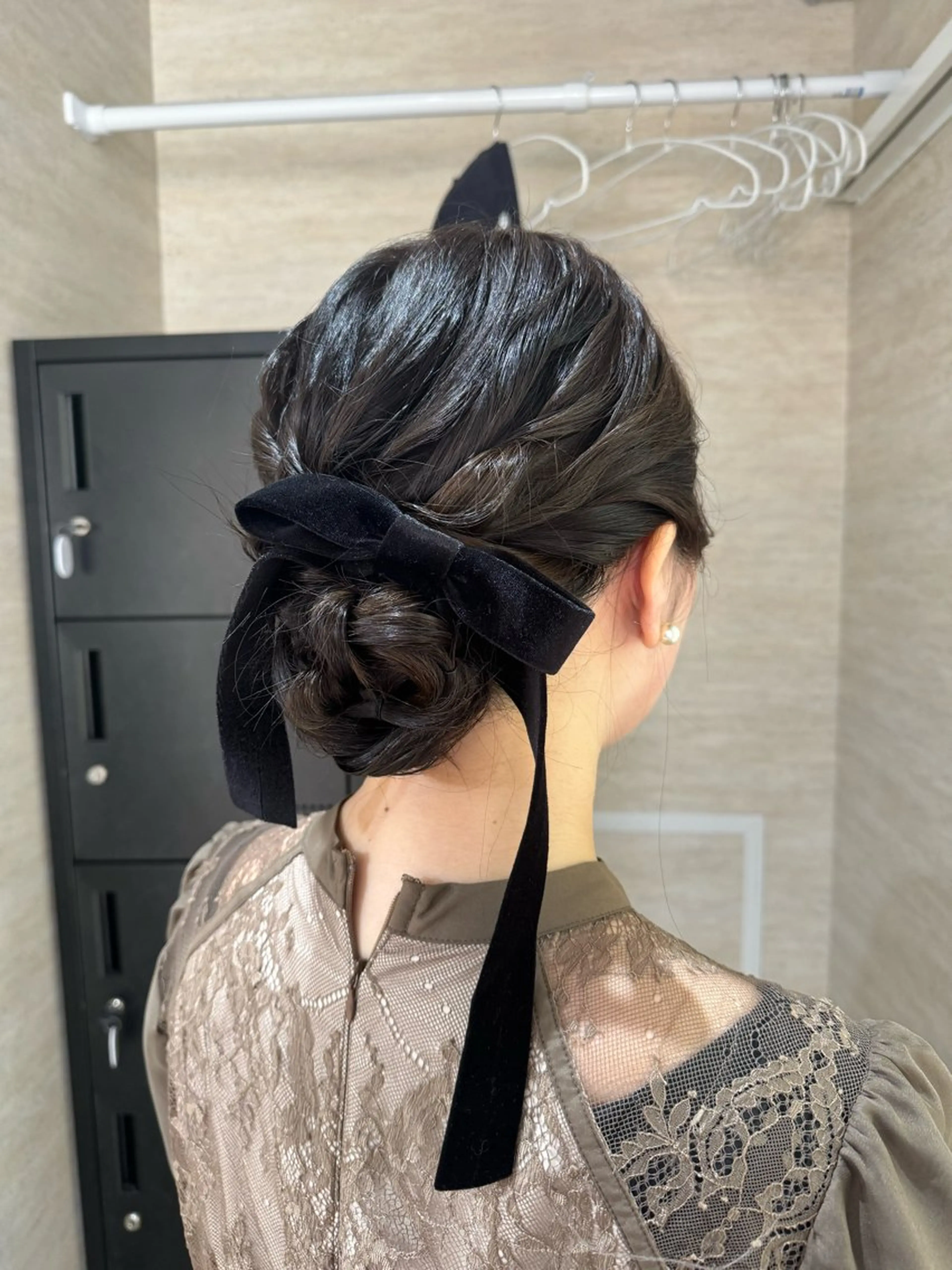ヘアアレンジ 結婚式・ブライダル 髪飾り ヘアセット 🩶mana🩶艶髪 /カラーオンカラーのヘアスタイル