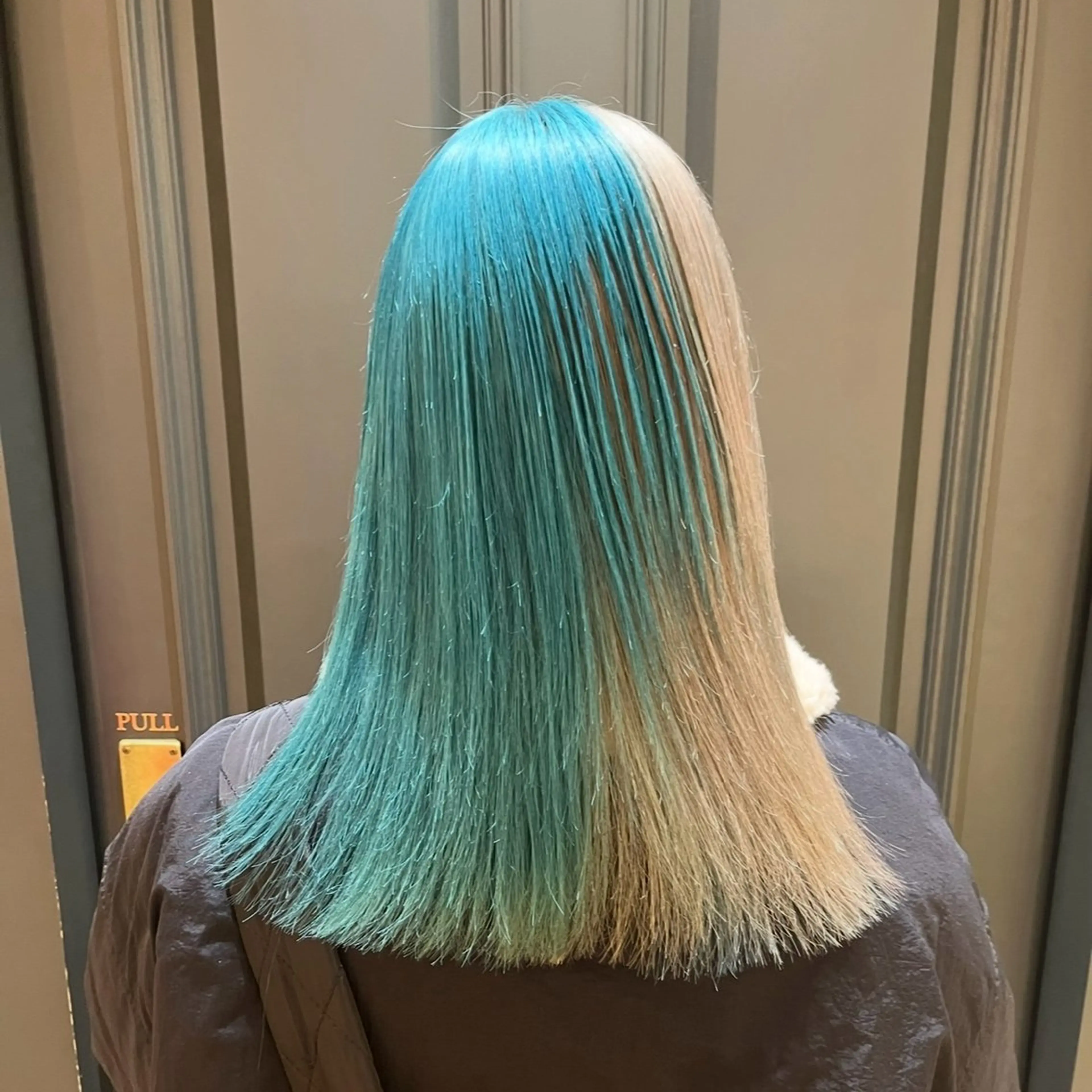 セミロング カラー カット ヘアカラー CLEOhair RYOHEIのヘアスタイル